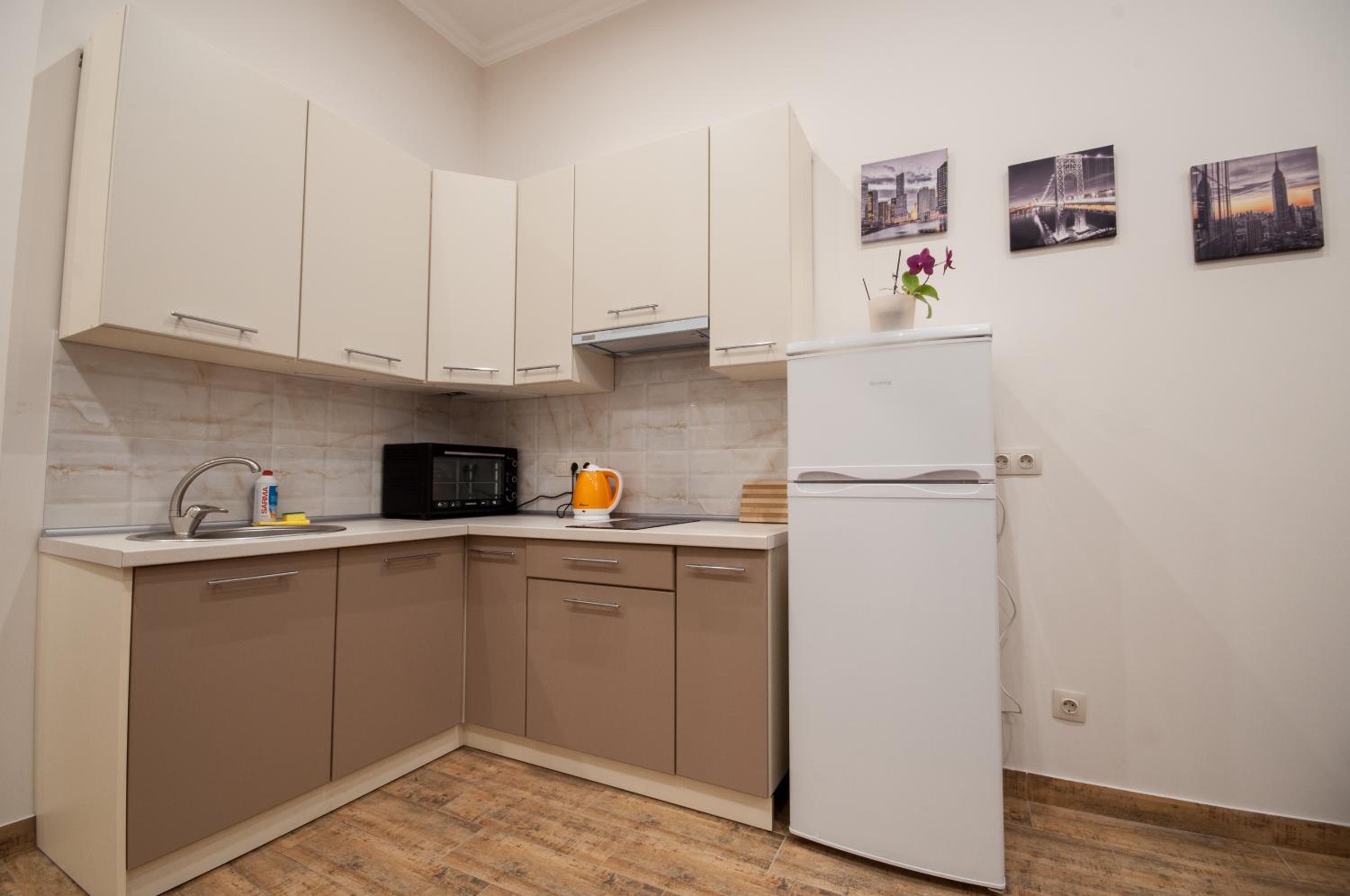 Apartment photo 2