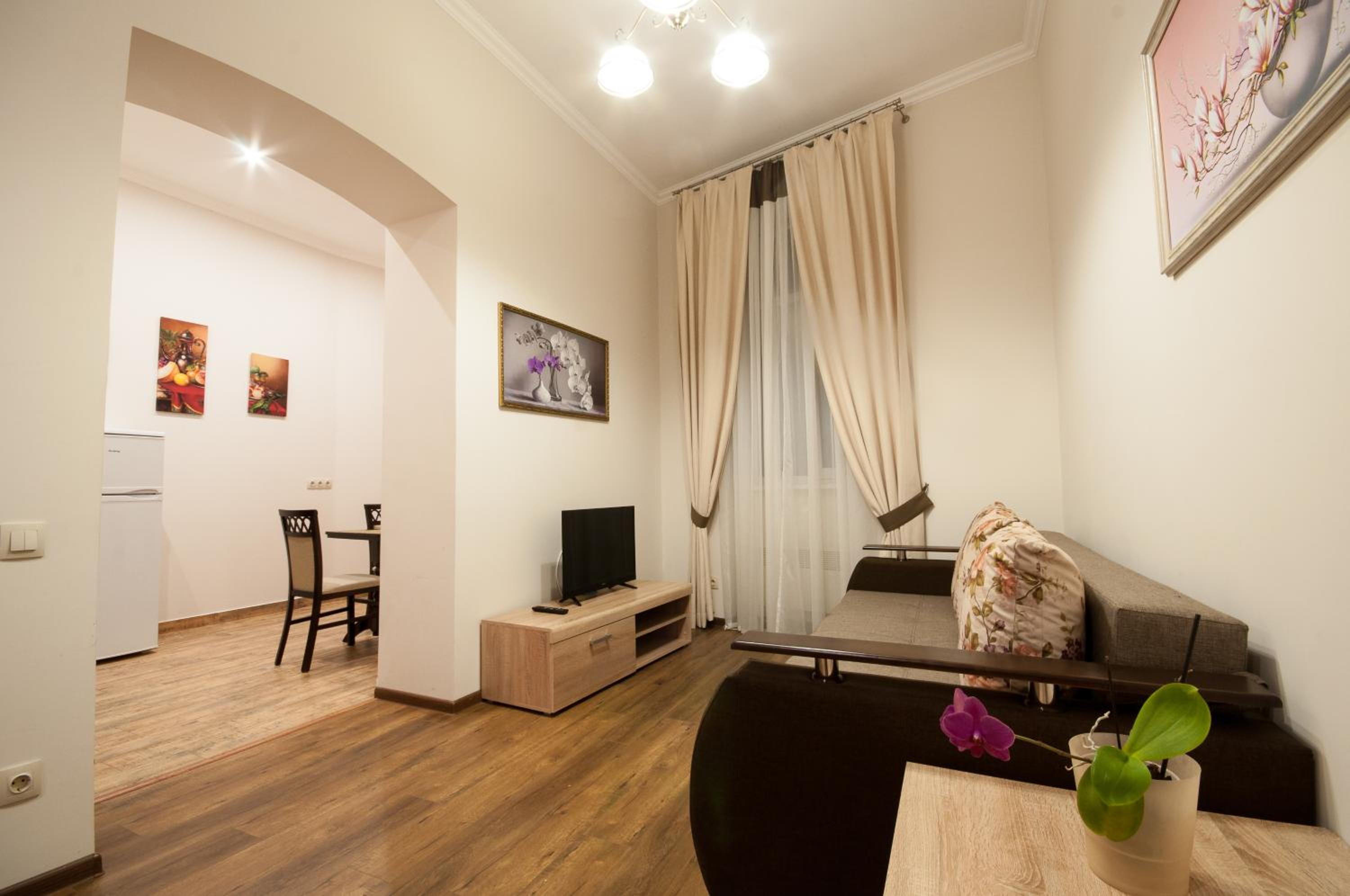 Apartment photo 2