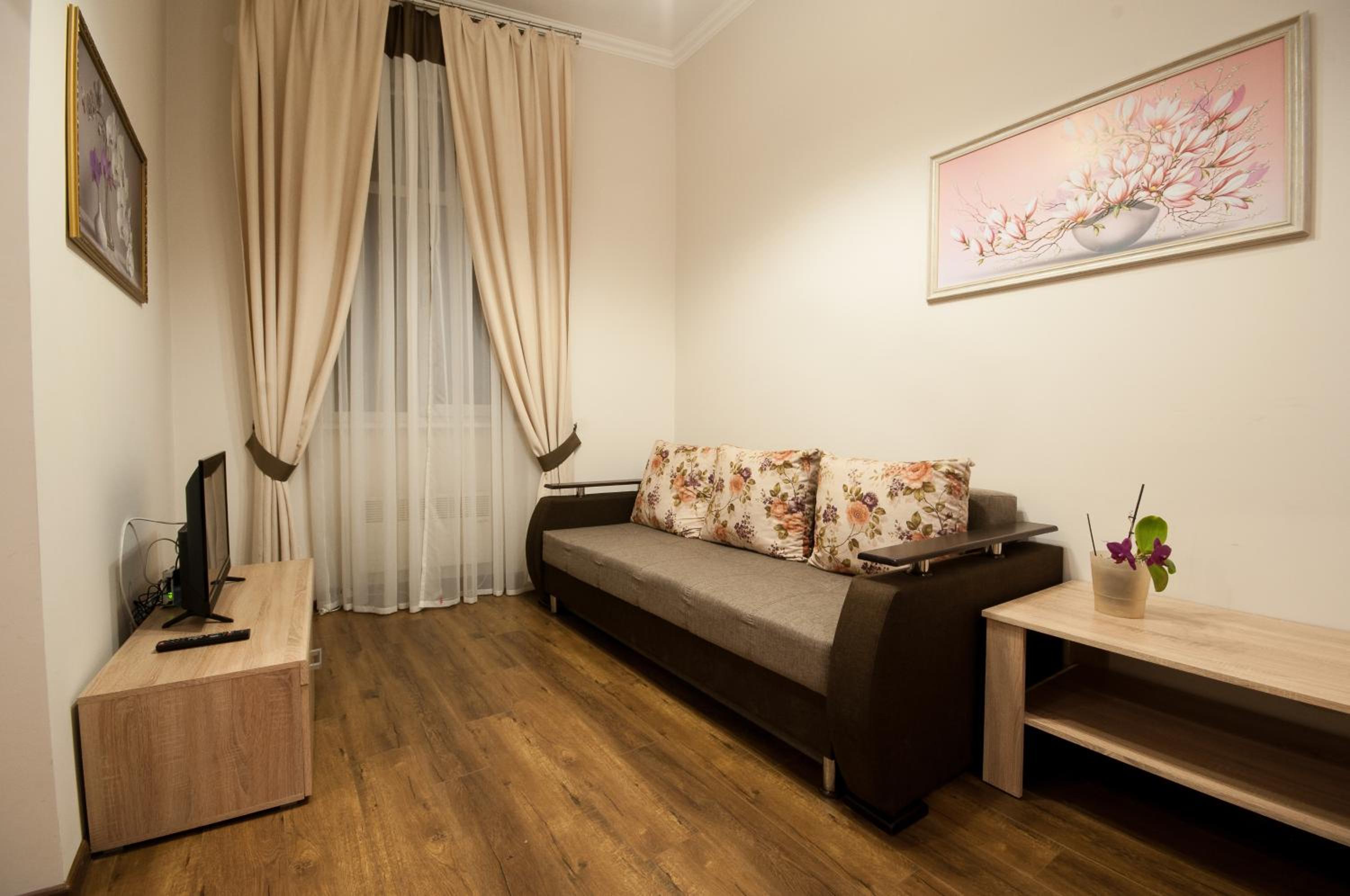 Apartment photo 2