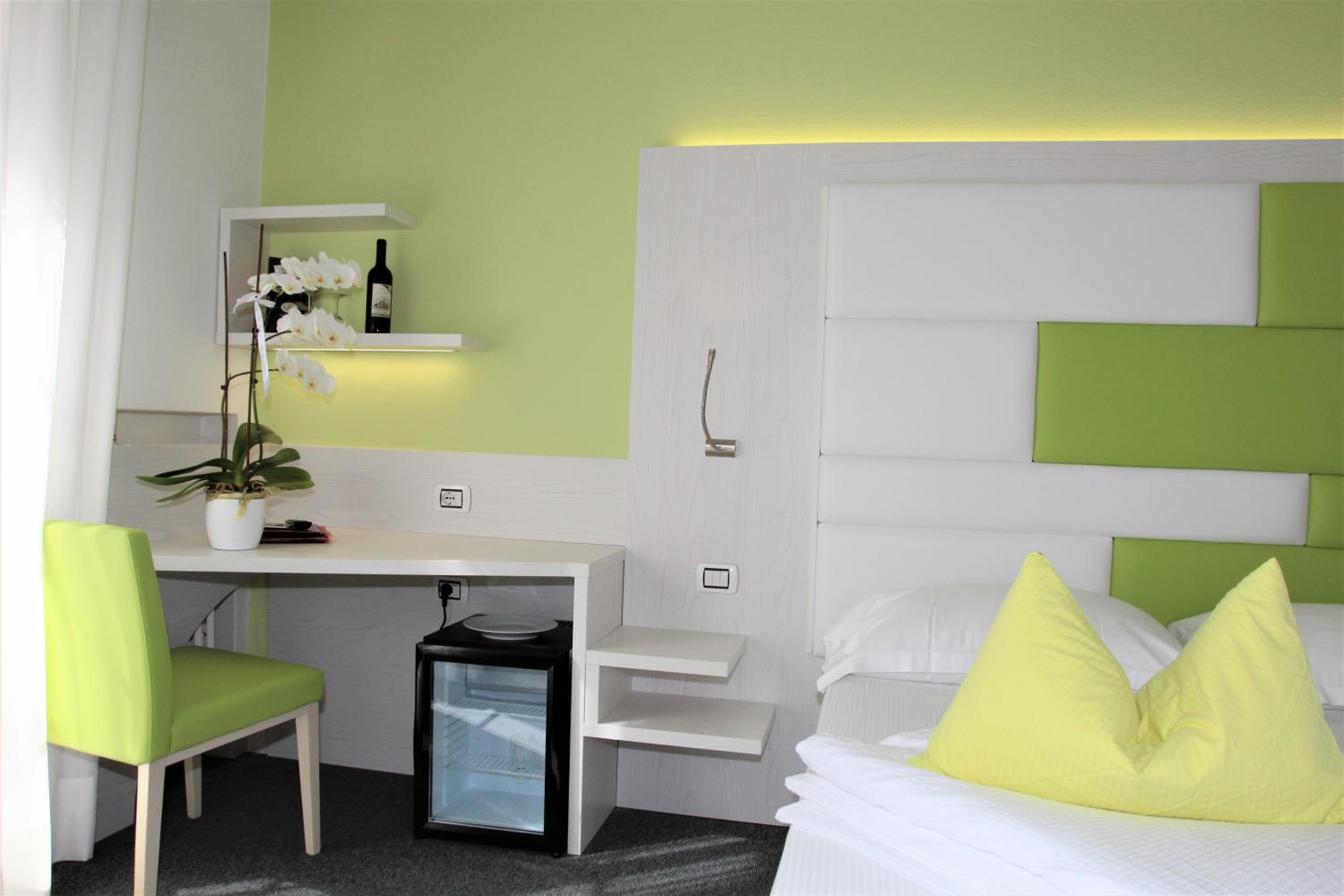 Double or Twin Room with Balcony - Photo 6