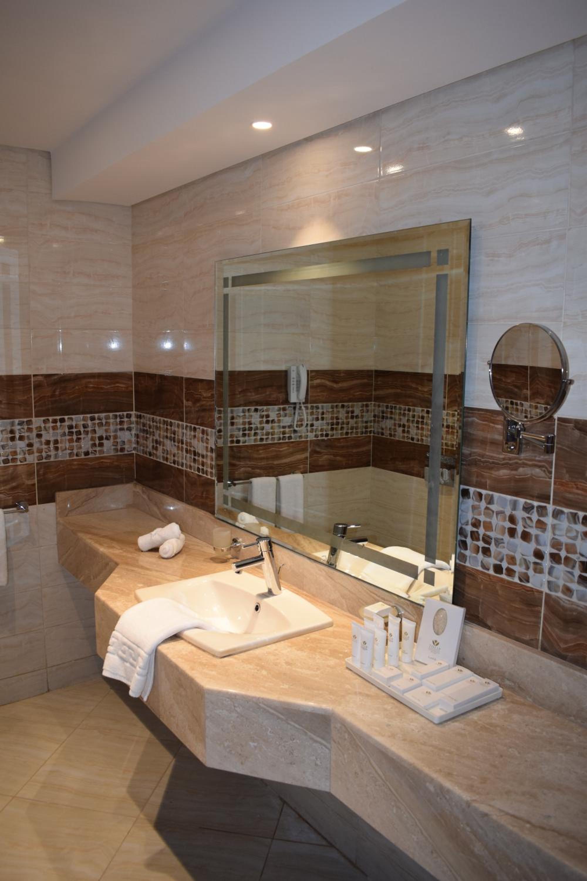 Executive Suite thumbnail 6