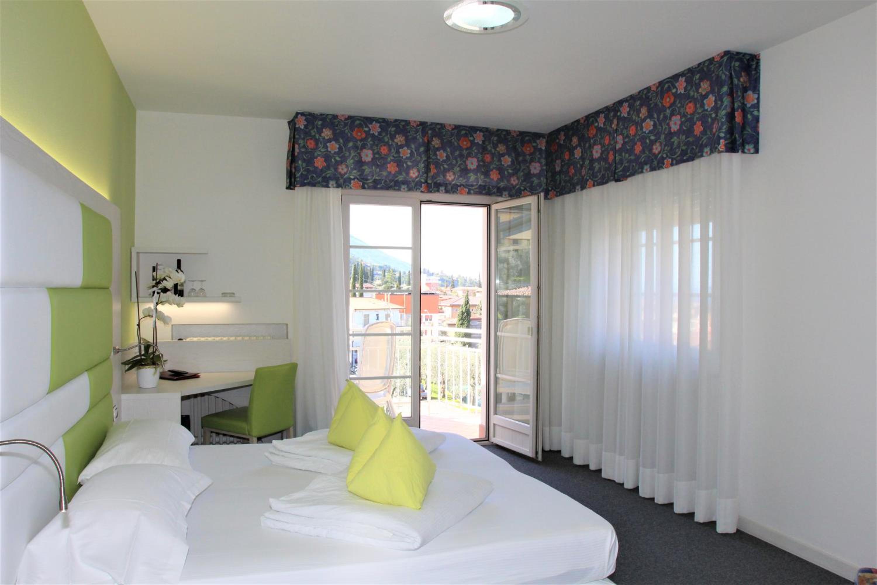 Double or Twin Room with Balcony - Photo 7