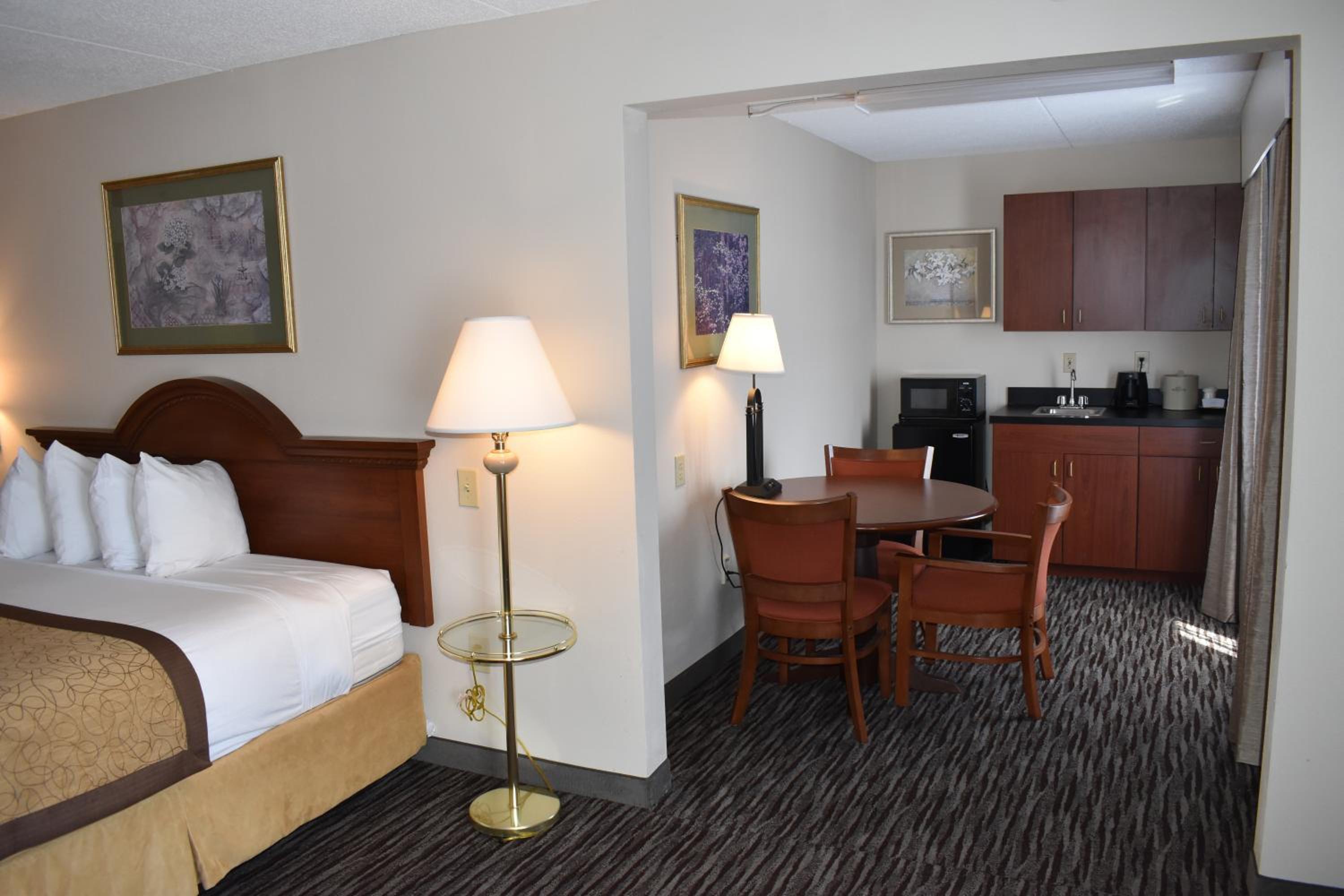 King Studio Suite - Non-Smoking - Photo 6