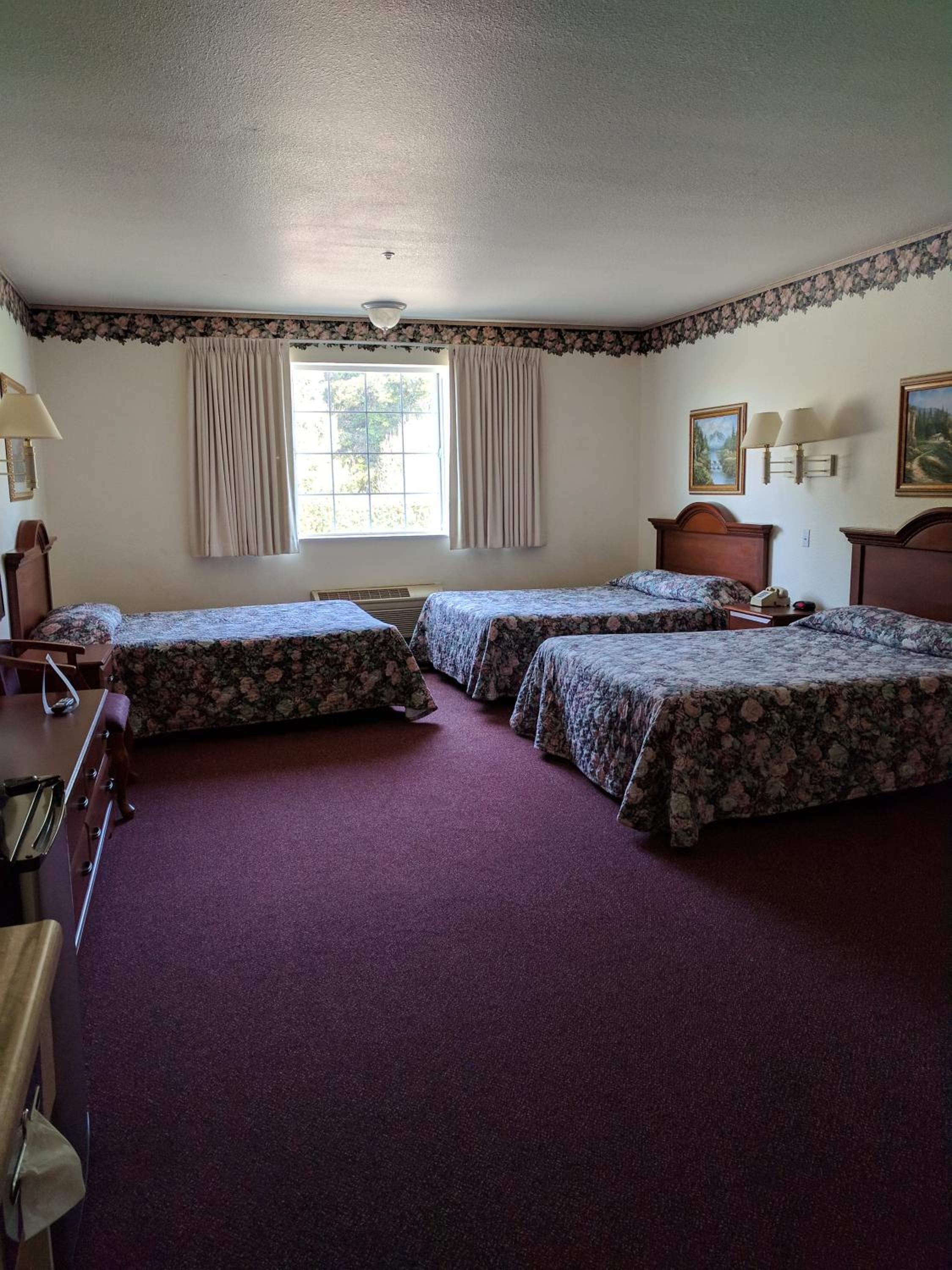 Basic Triple Room photo 3