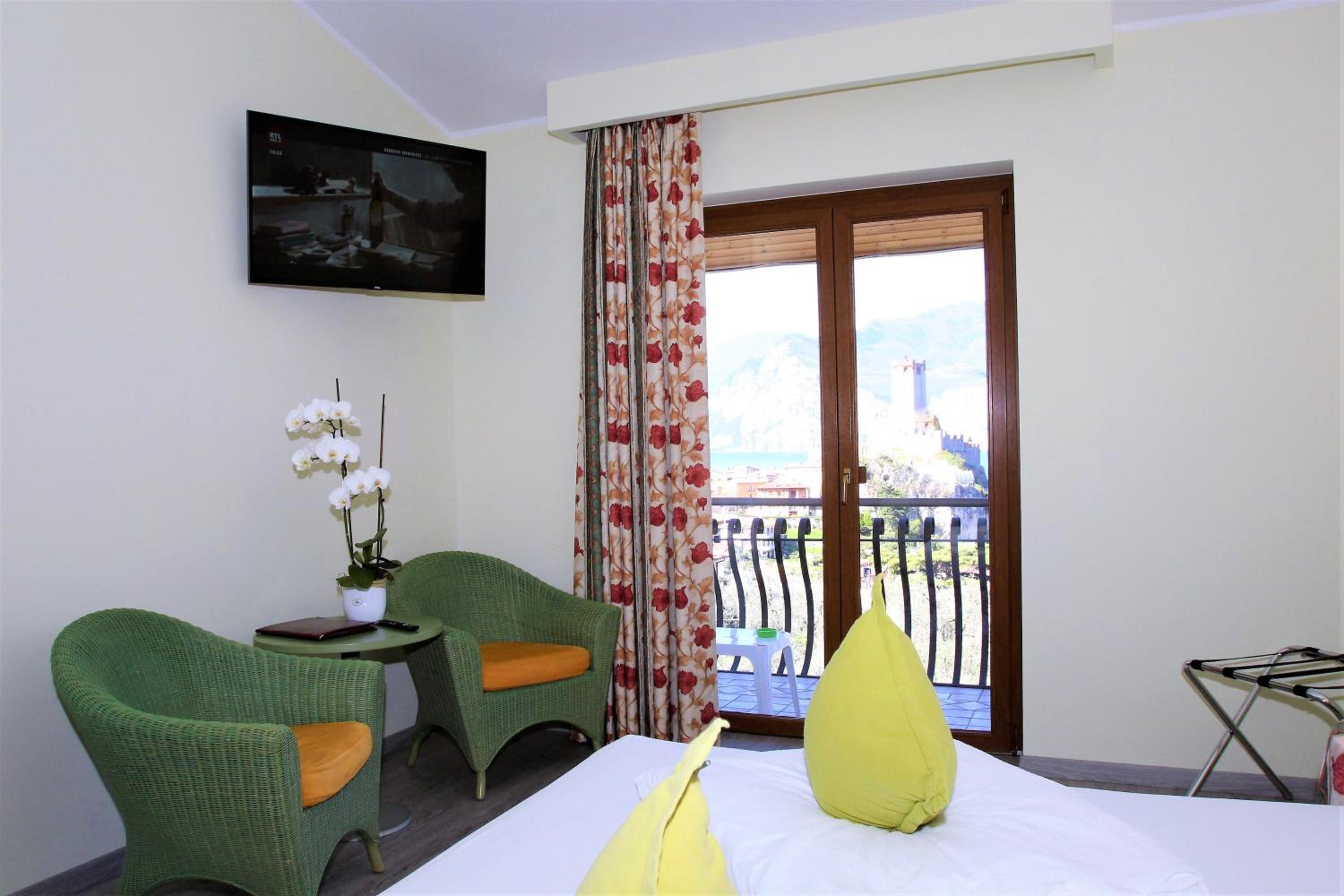 Superior Double or Twin Room with Balcony and  Lake View