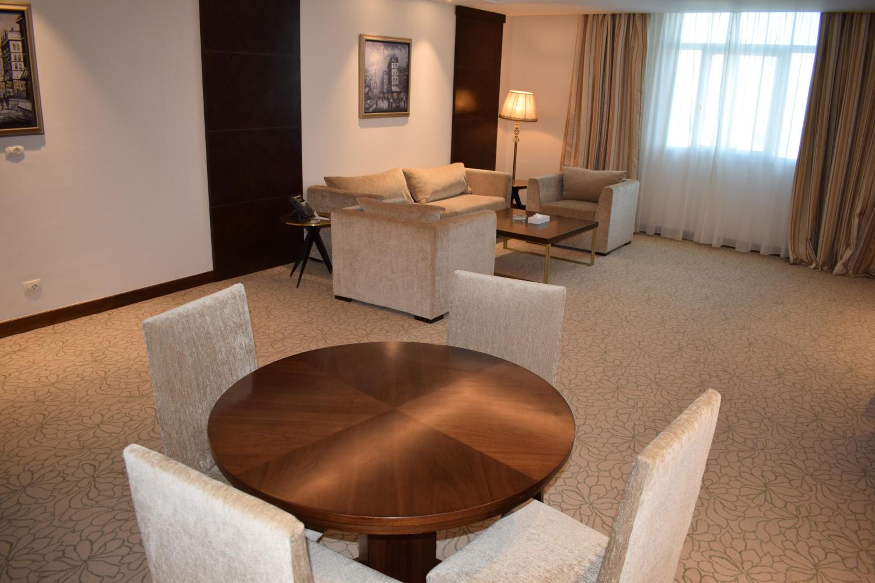 Presidential Suite thumbnail 5