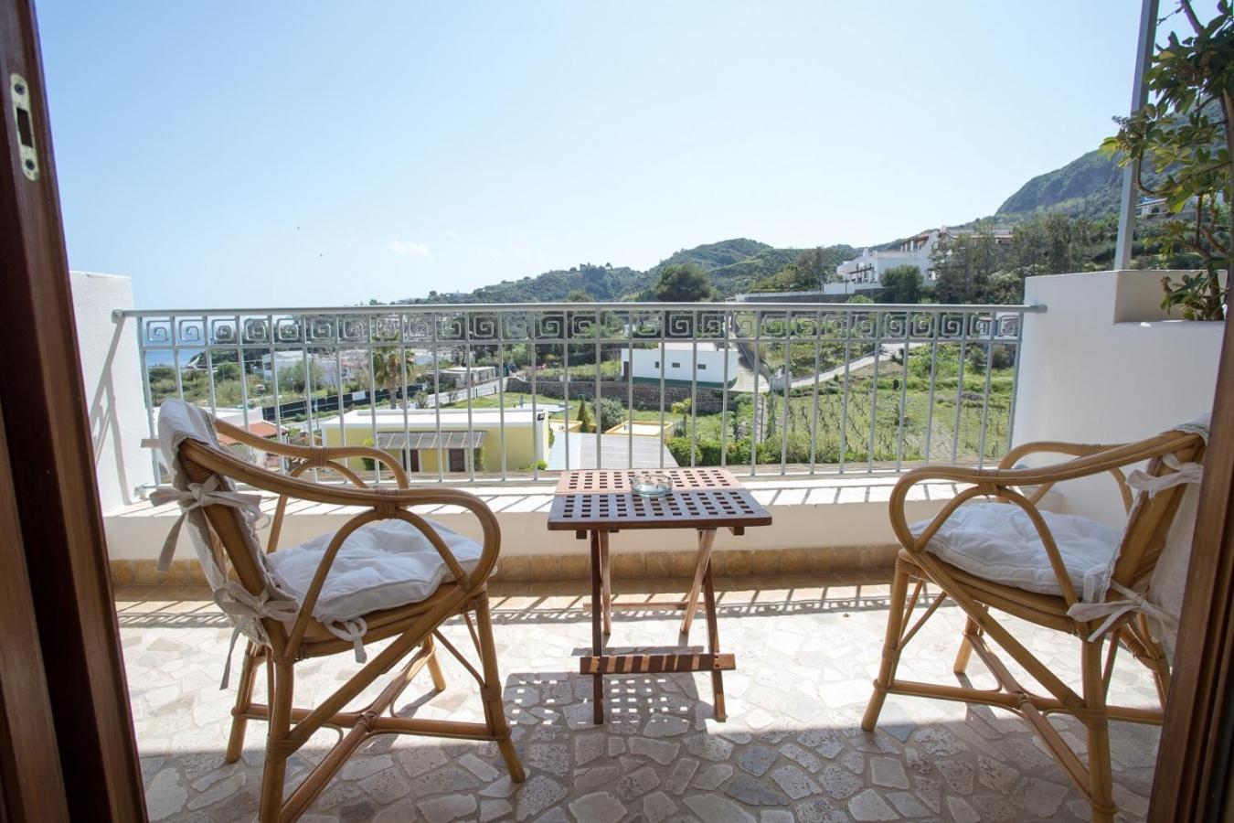 Deluxe Double or Twin Room with Sea View - Photo 5