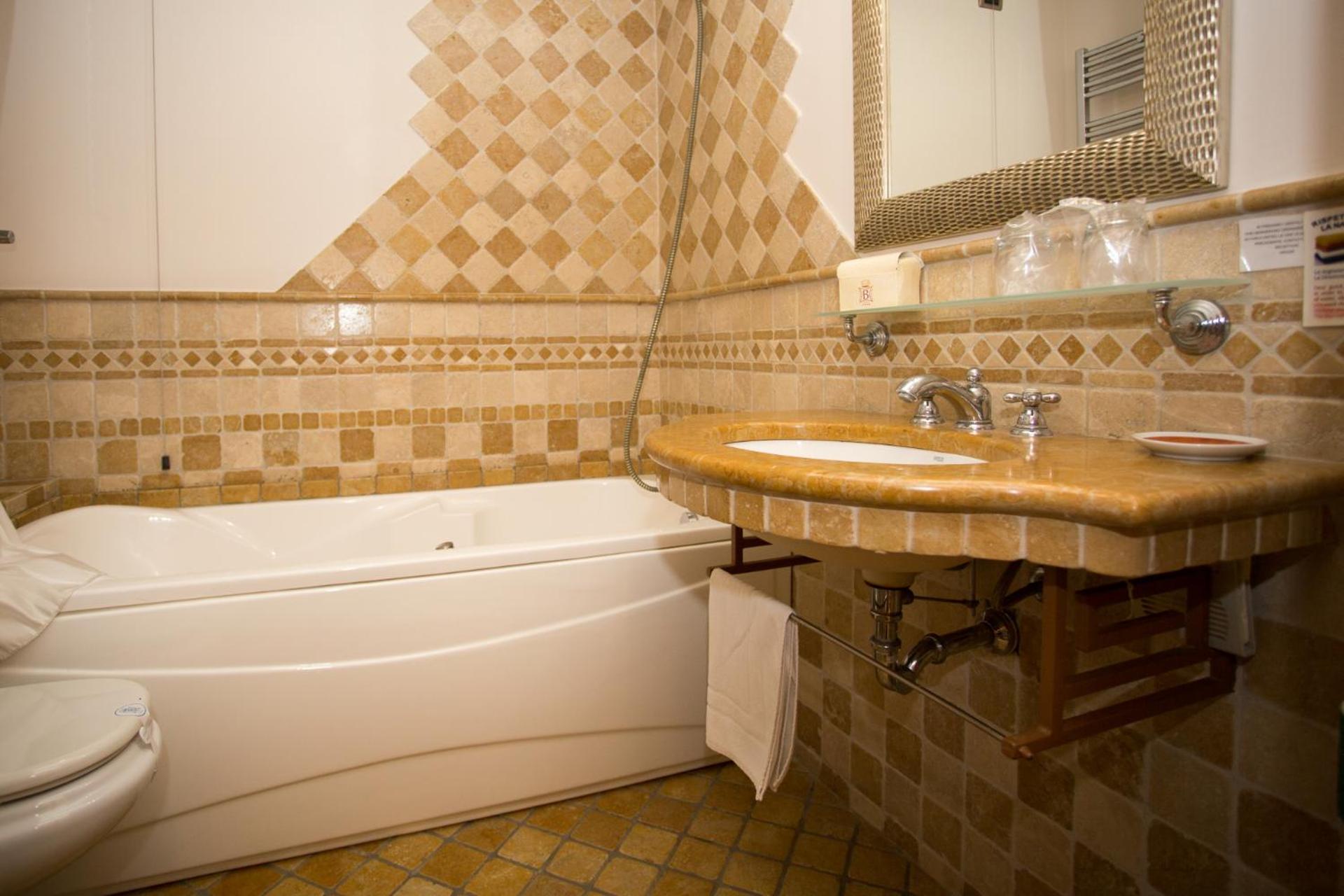 Deluxe Double or Twin Room with Sea View - Photo 4
