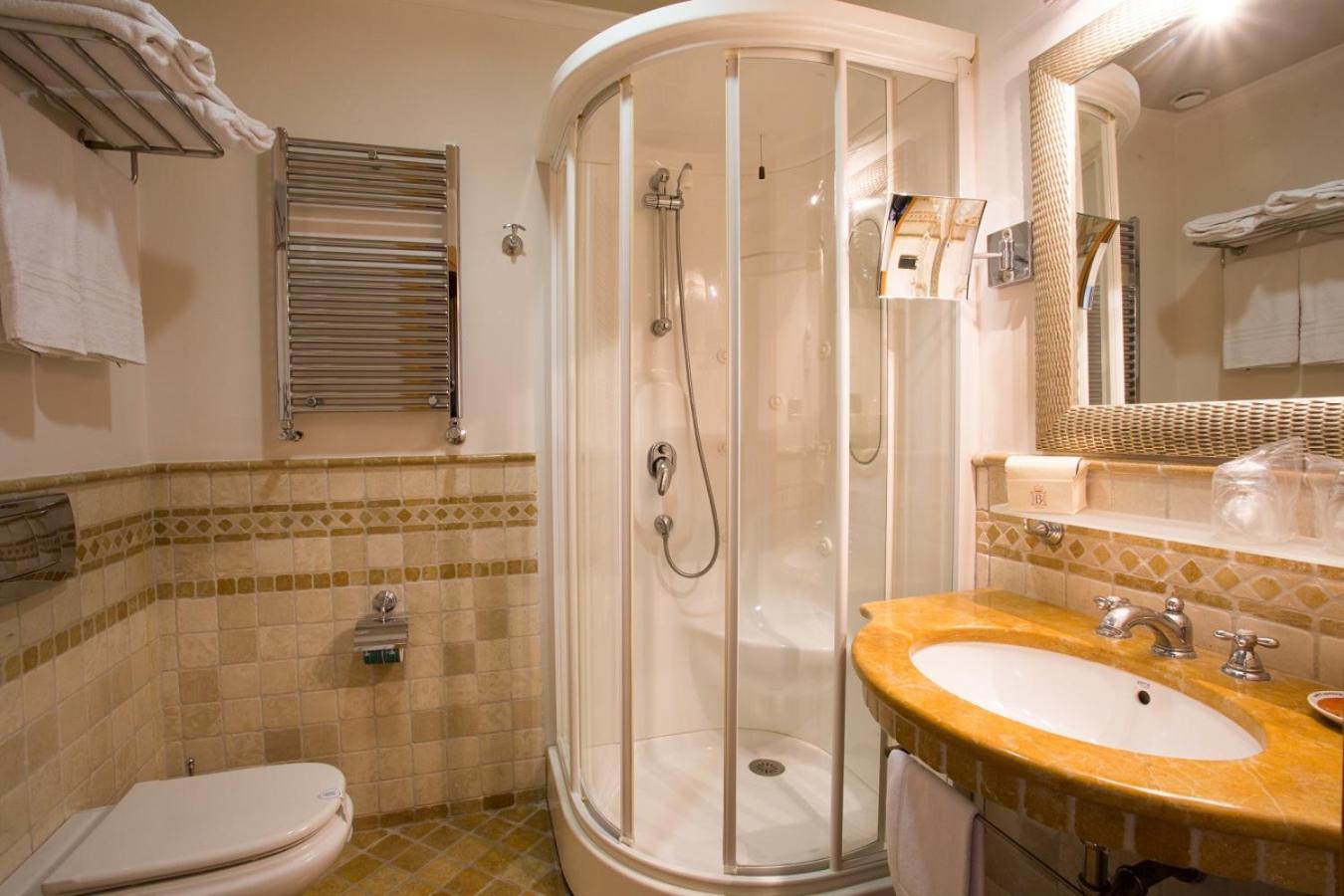 Superior Double or Twin Room - Photo 3