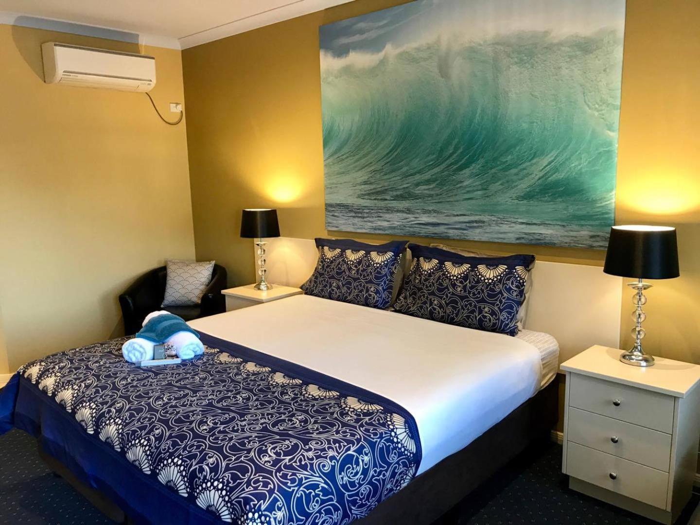 Deluxe King Suite photo 3