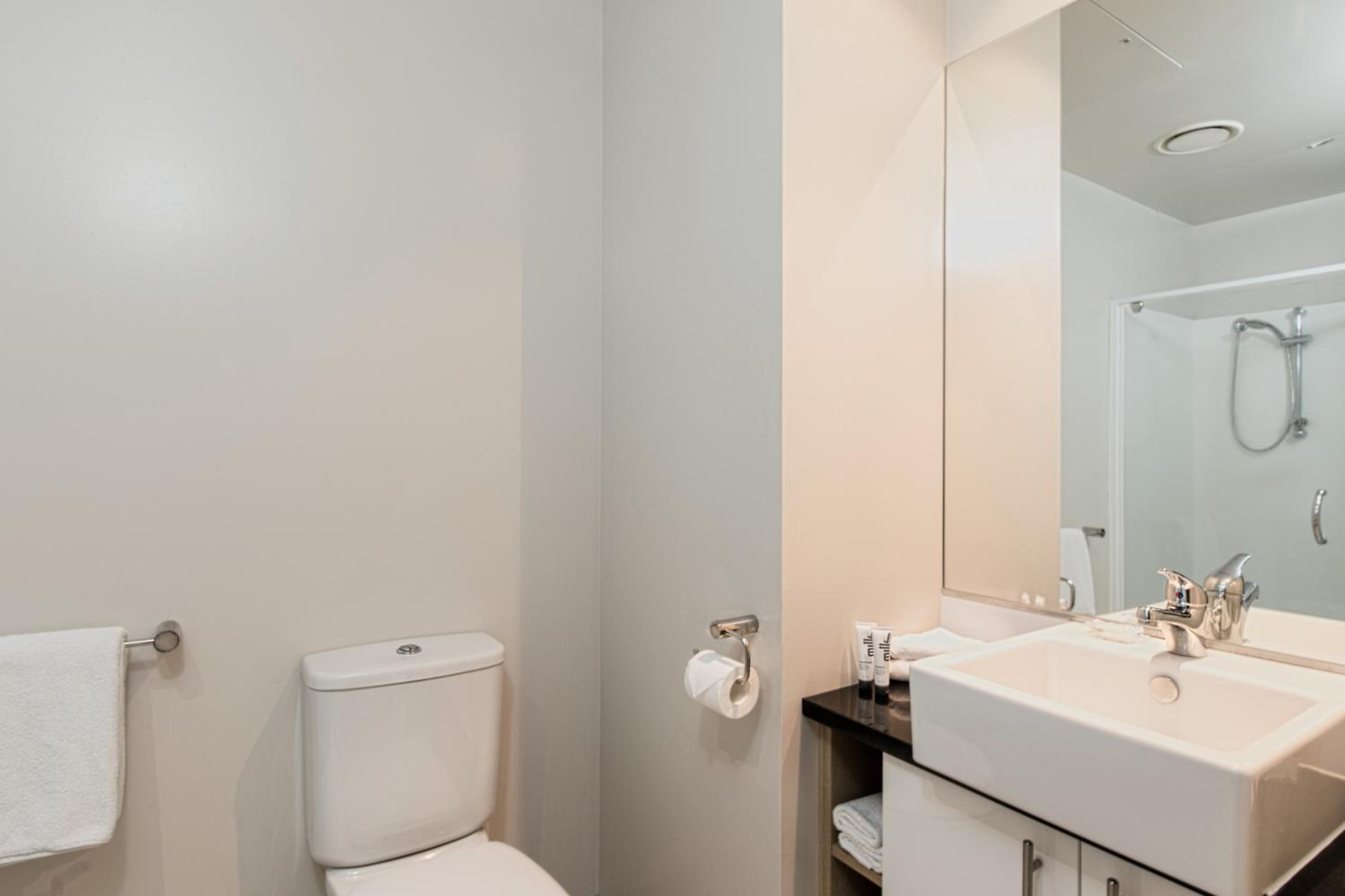One-Bedroom Apartment - Photo 6