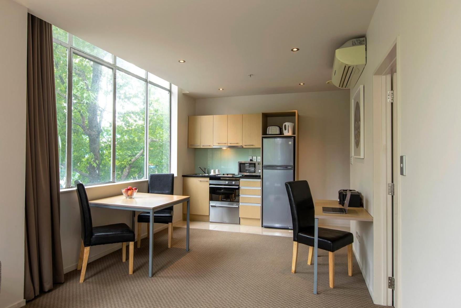 One-Bedroom Apartment - Photo 4