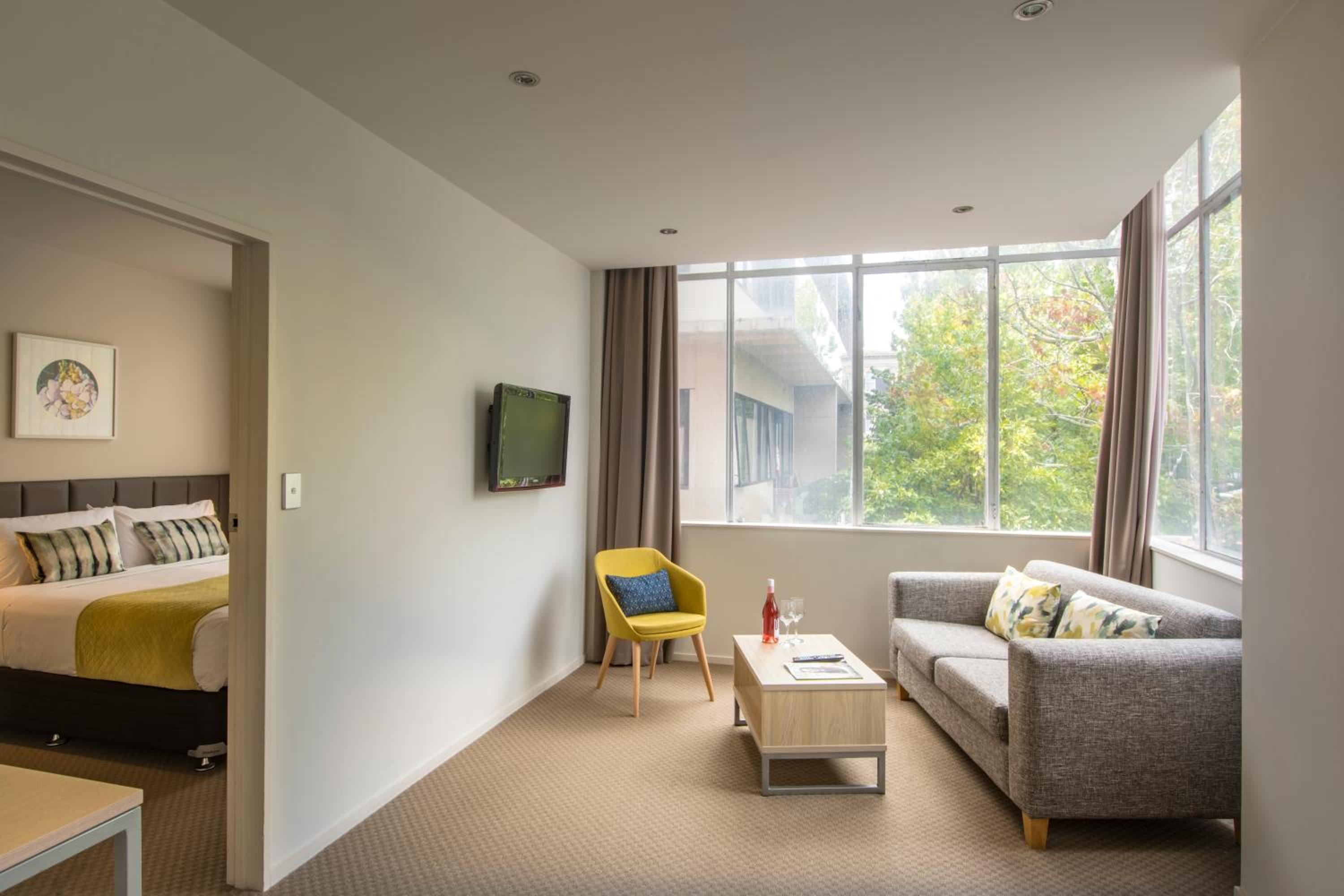 One-Bedroom Apartment - Photo 2