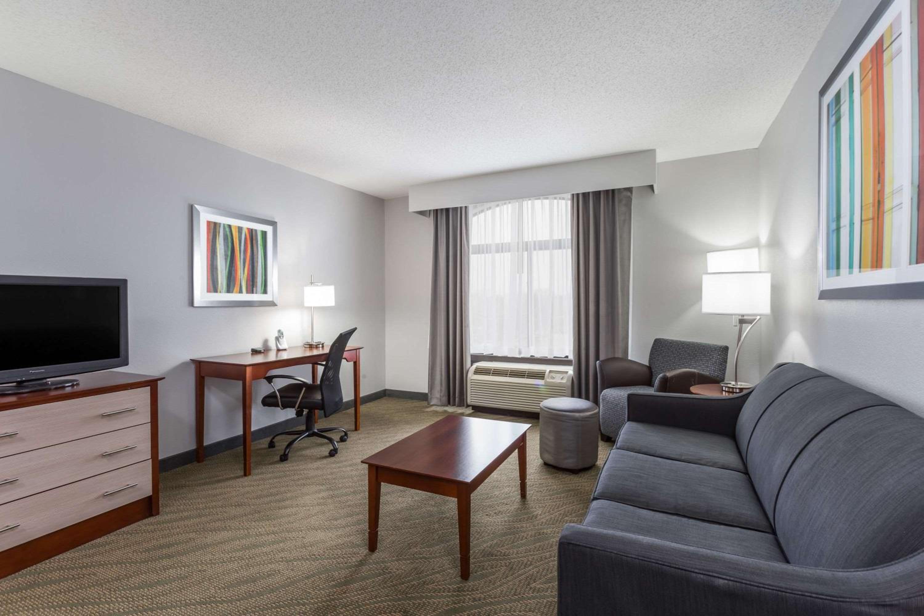 Executive King Suite - Non-Smoking - Photo 1