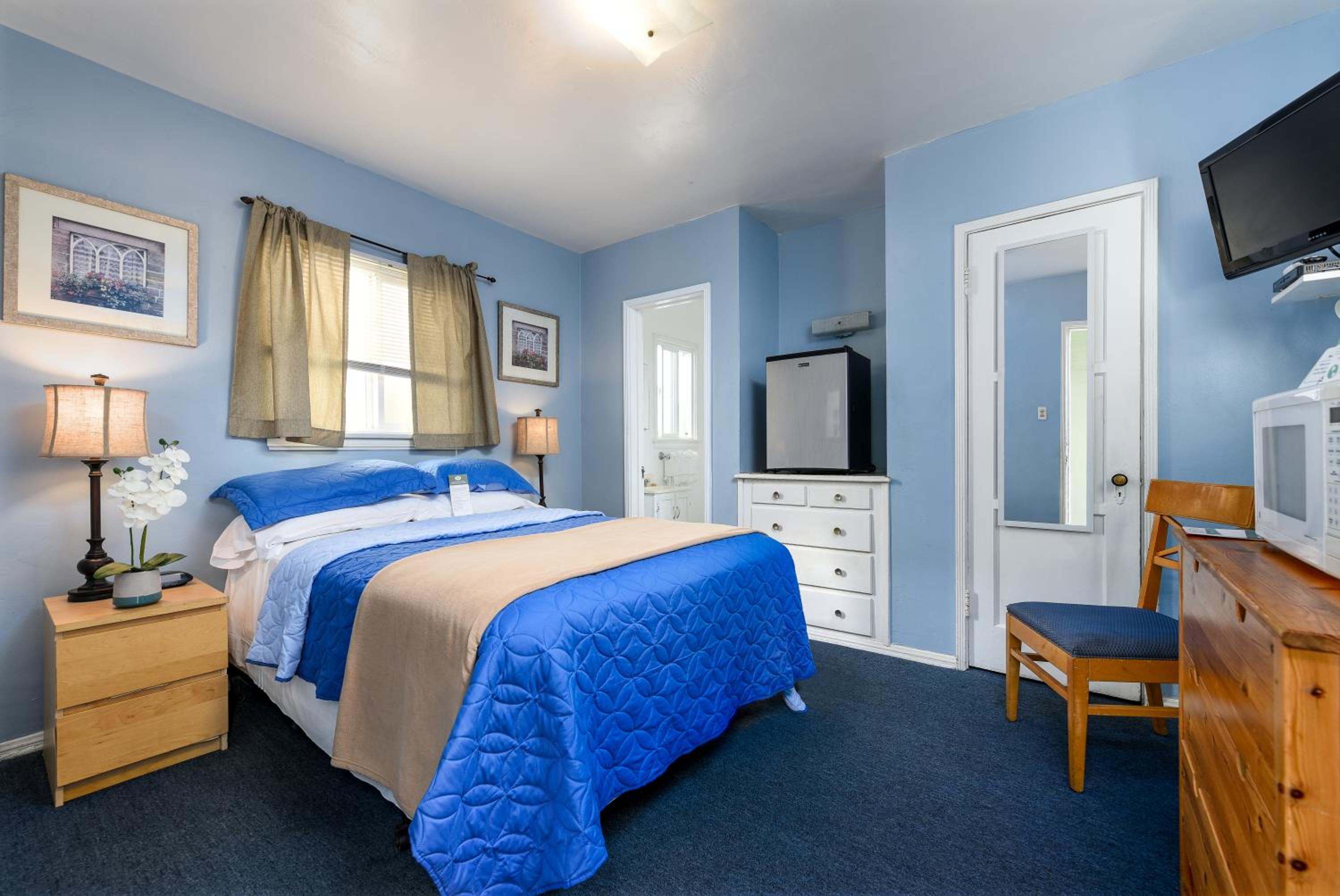 Small double room