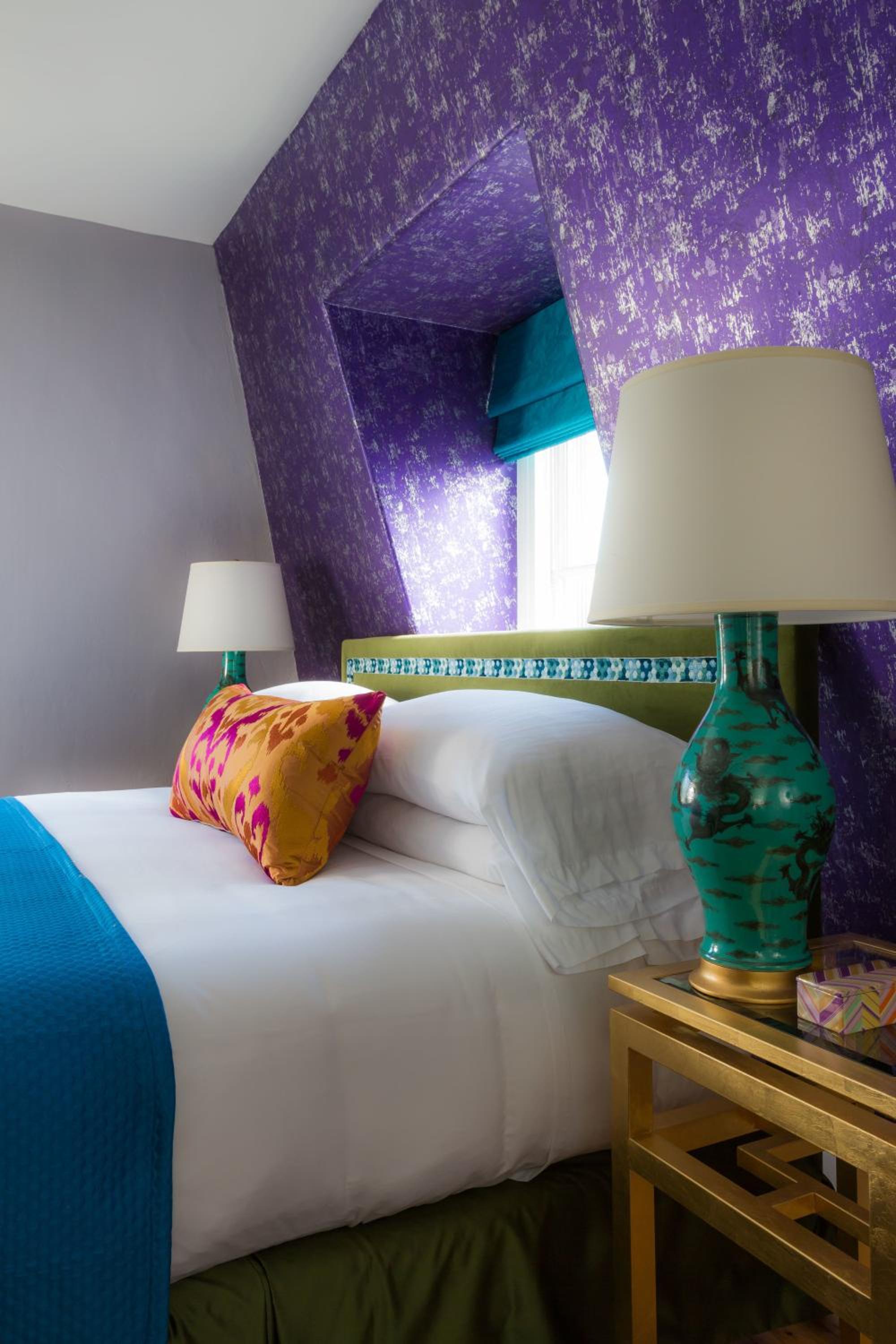 Lark Suite
