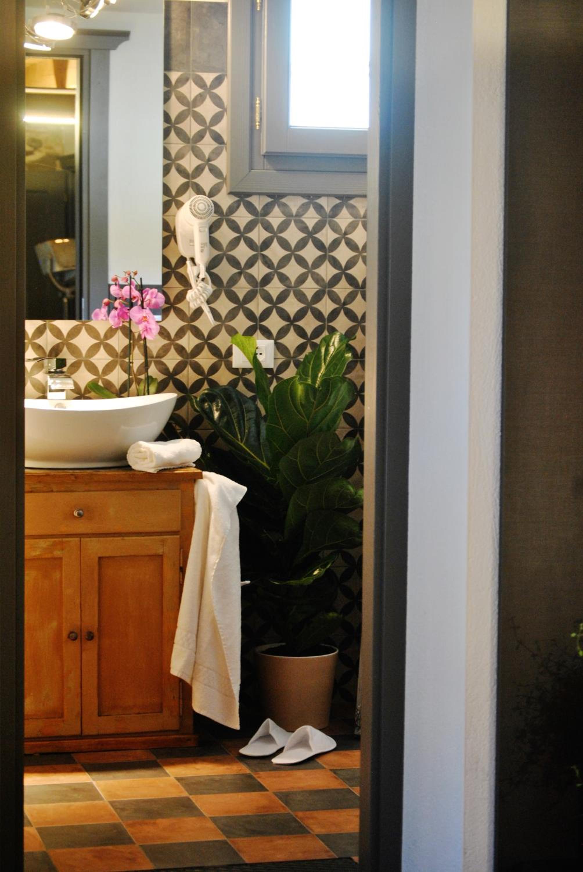 Deluxe Room - Photo 6