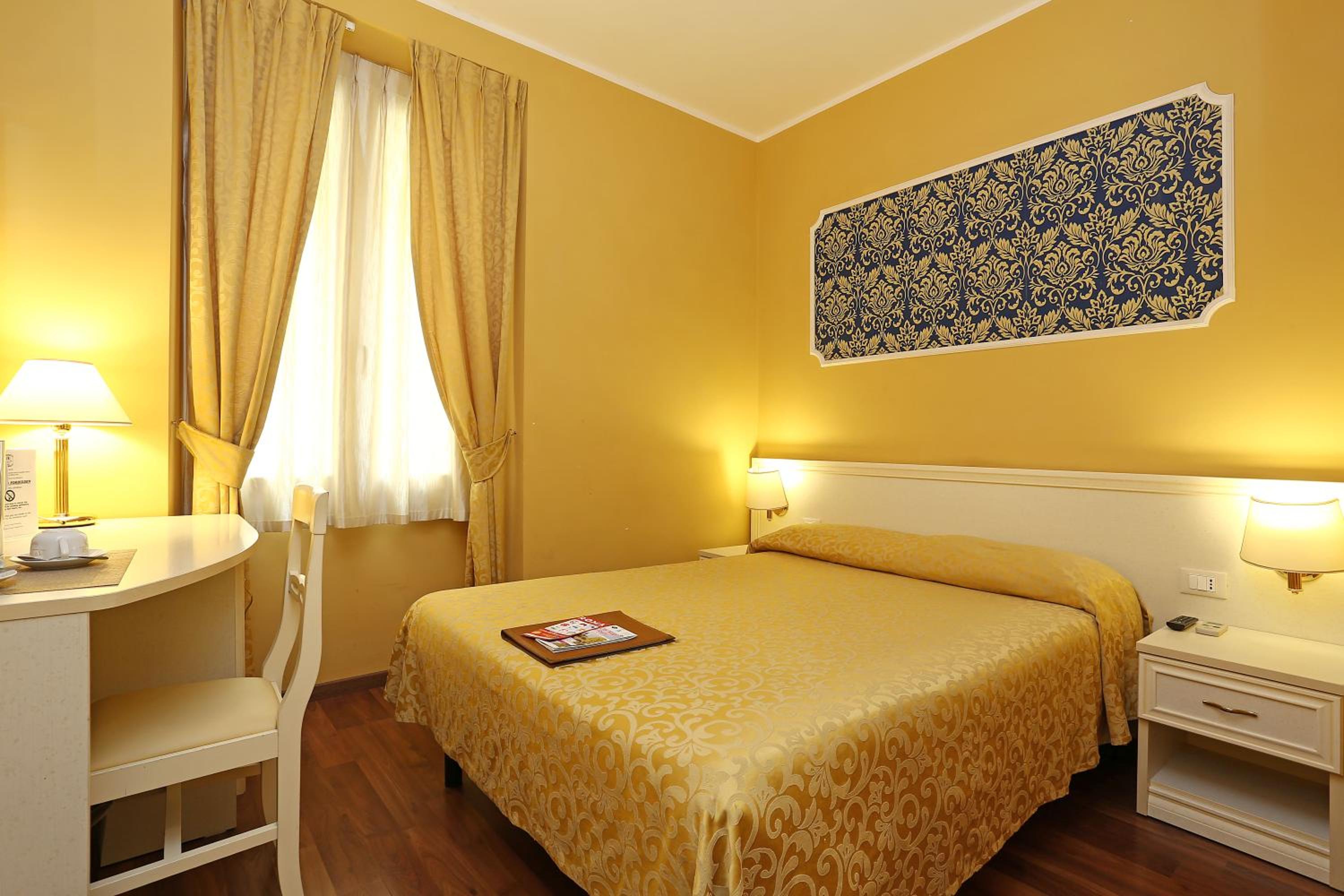 Small Double Room photo 1