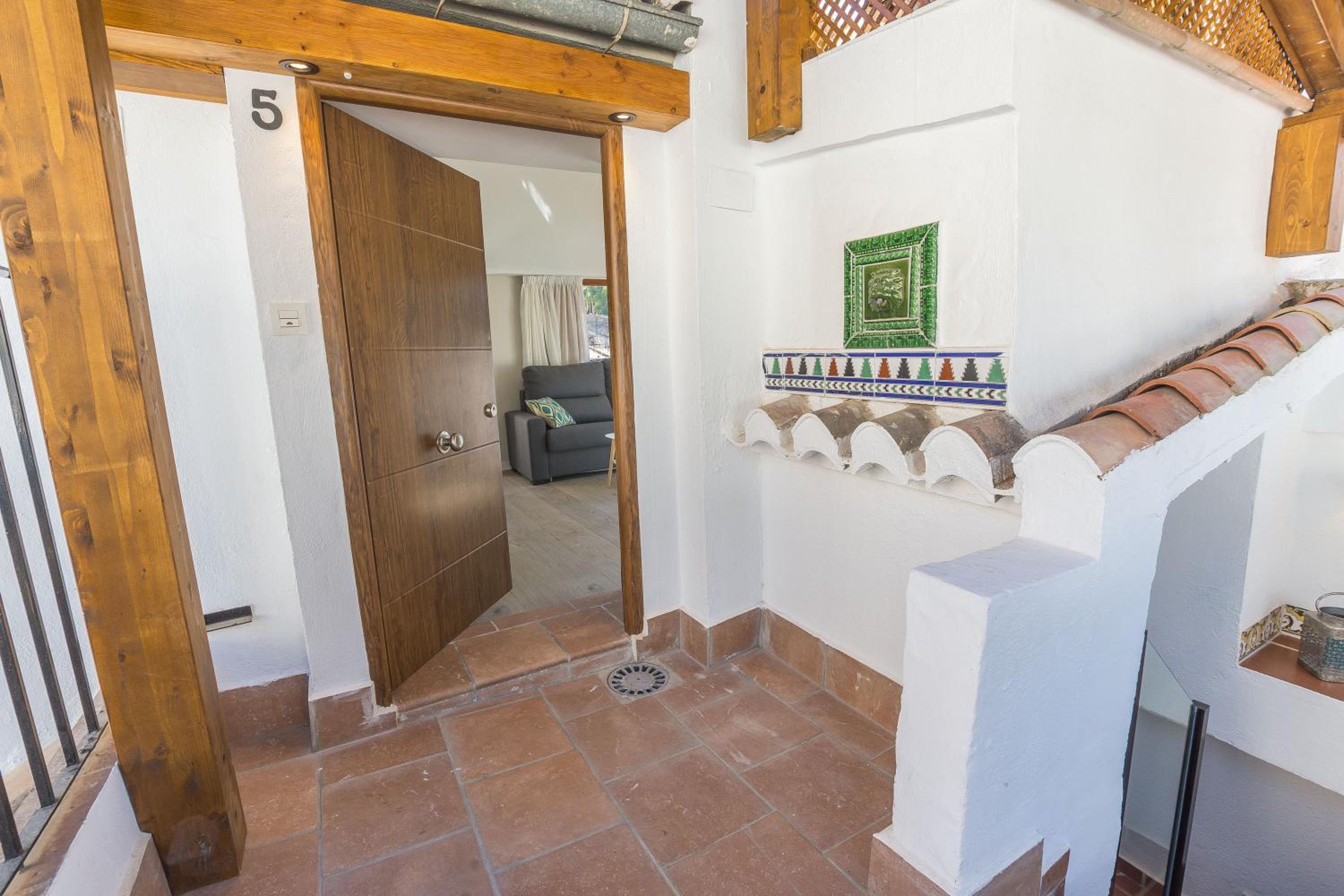 Apartment with Terrace - Photo 10