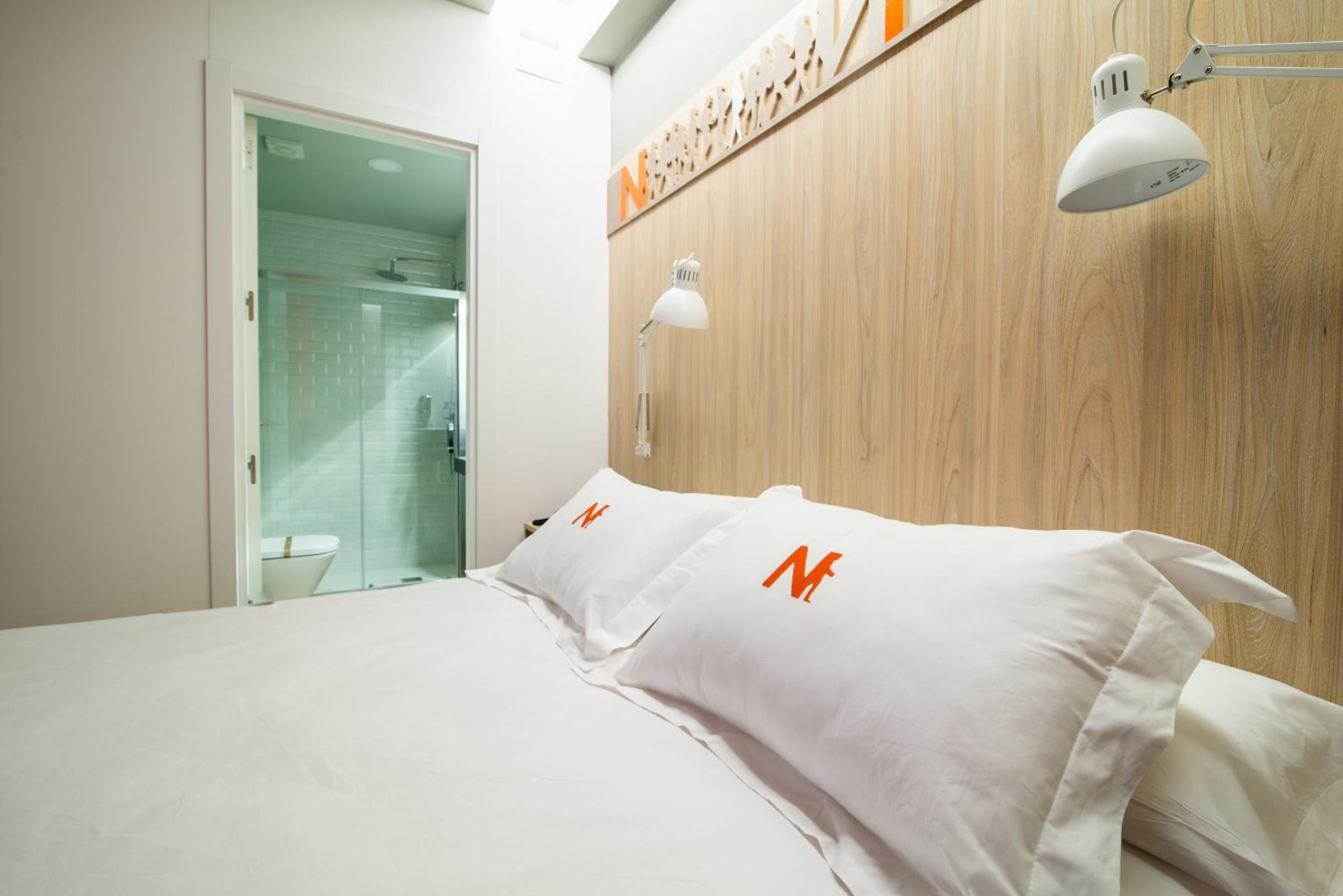Deluxe Queen Room - Photo 4