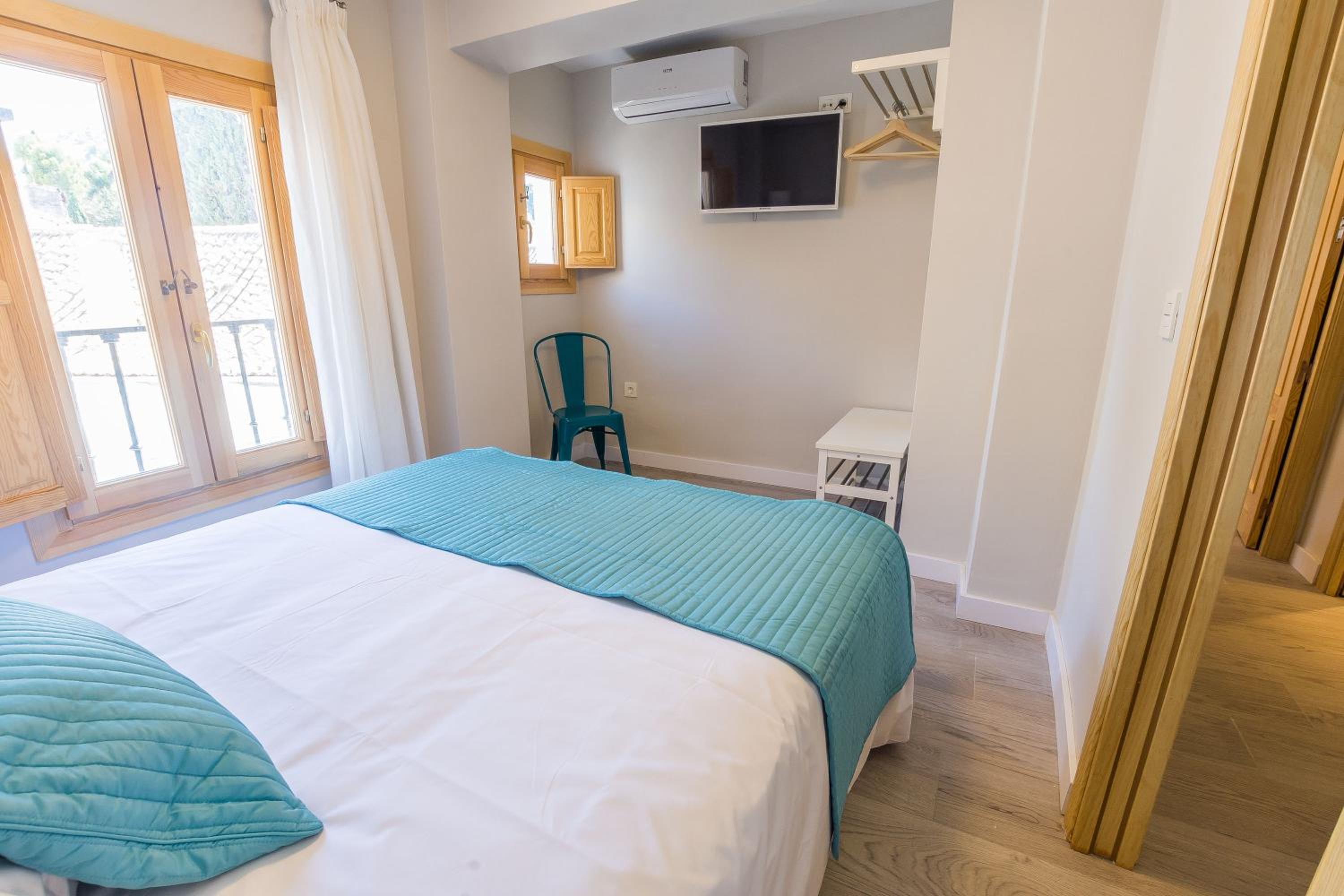 Three-Bedroom Apartment - Photo 12