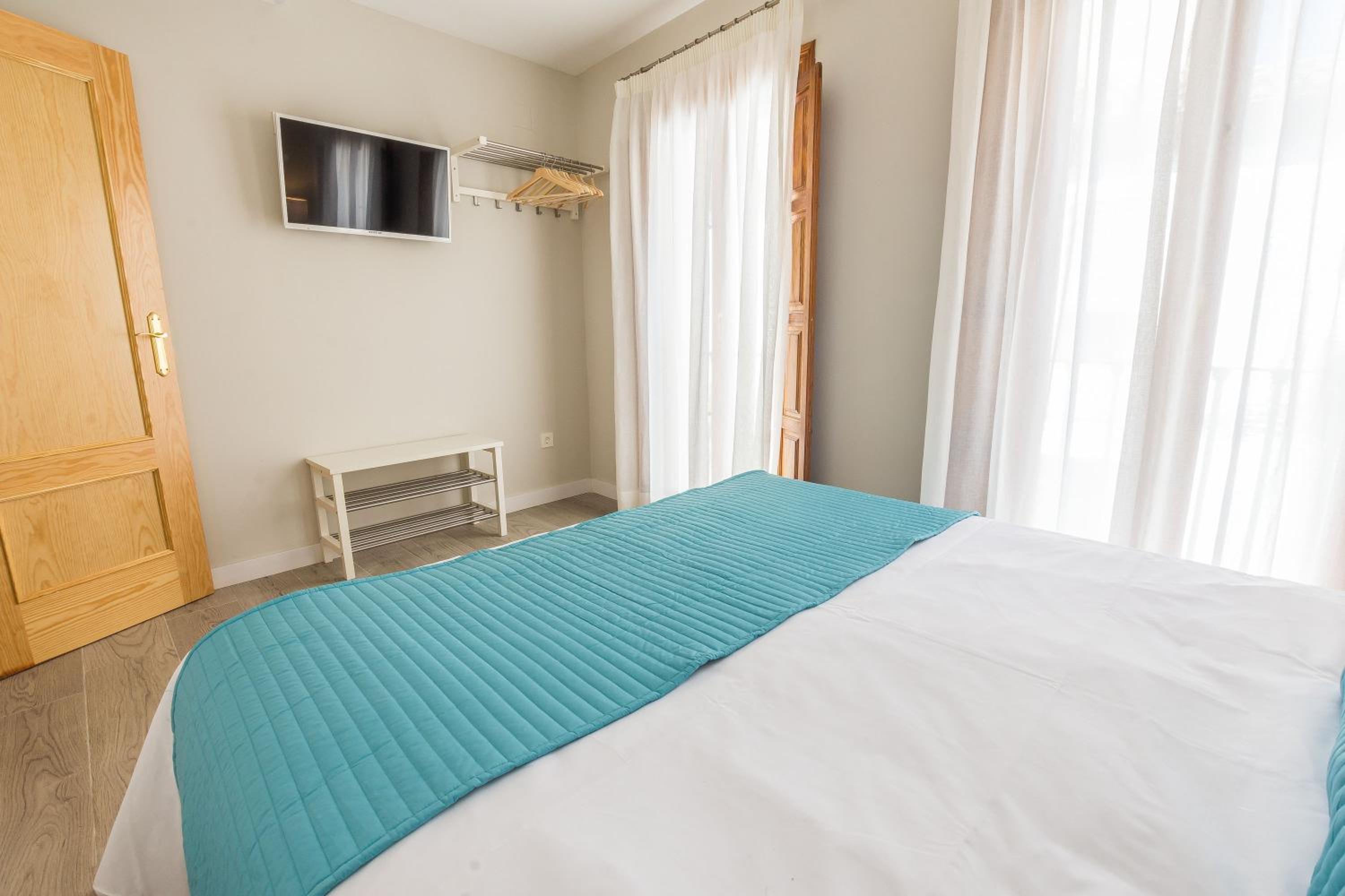 Three-Bedroom Apartment - Photo 21