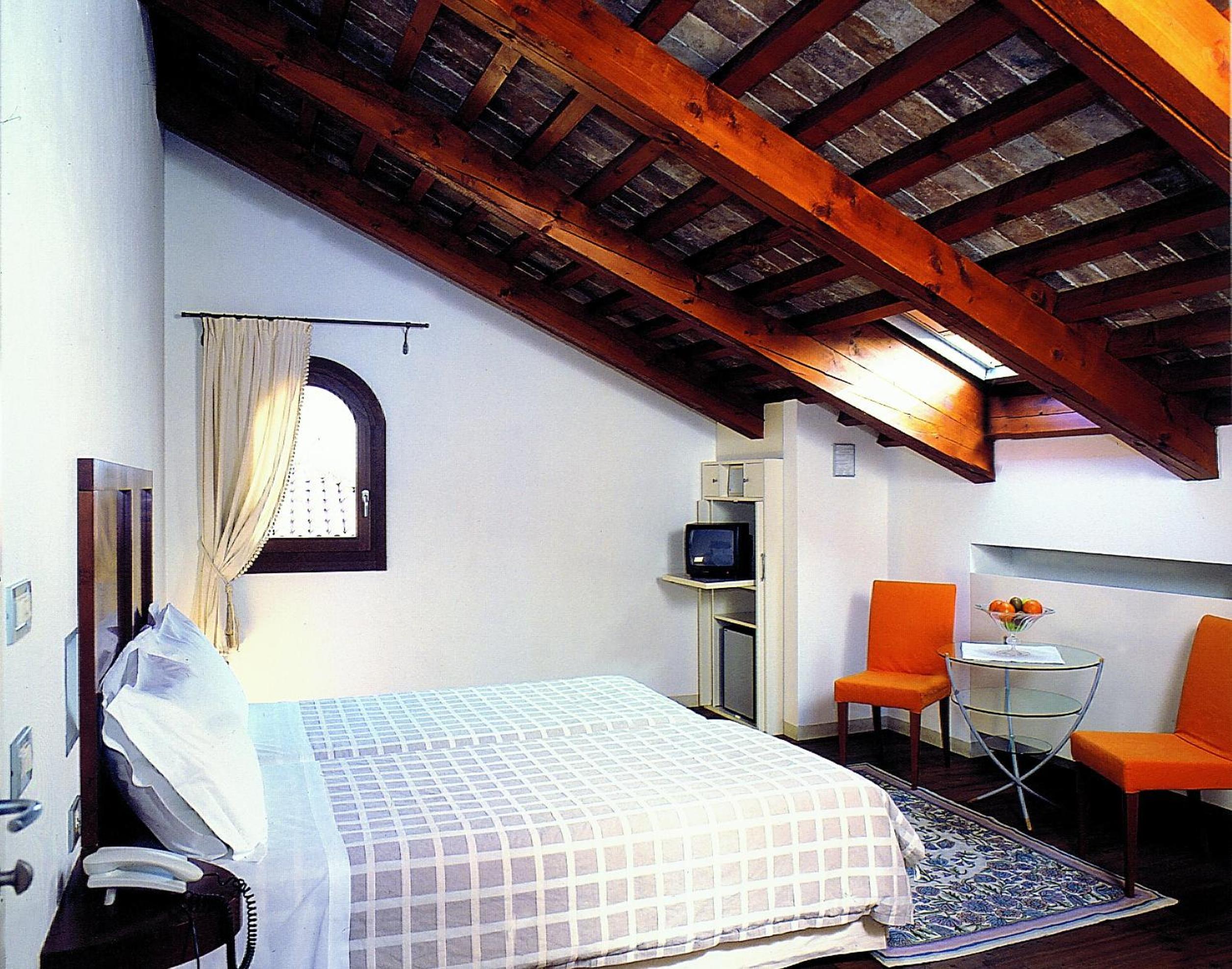 Double or Twin Room - Attic photo 3