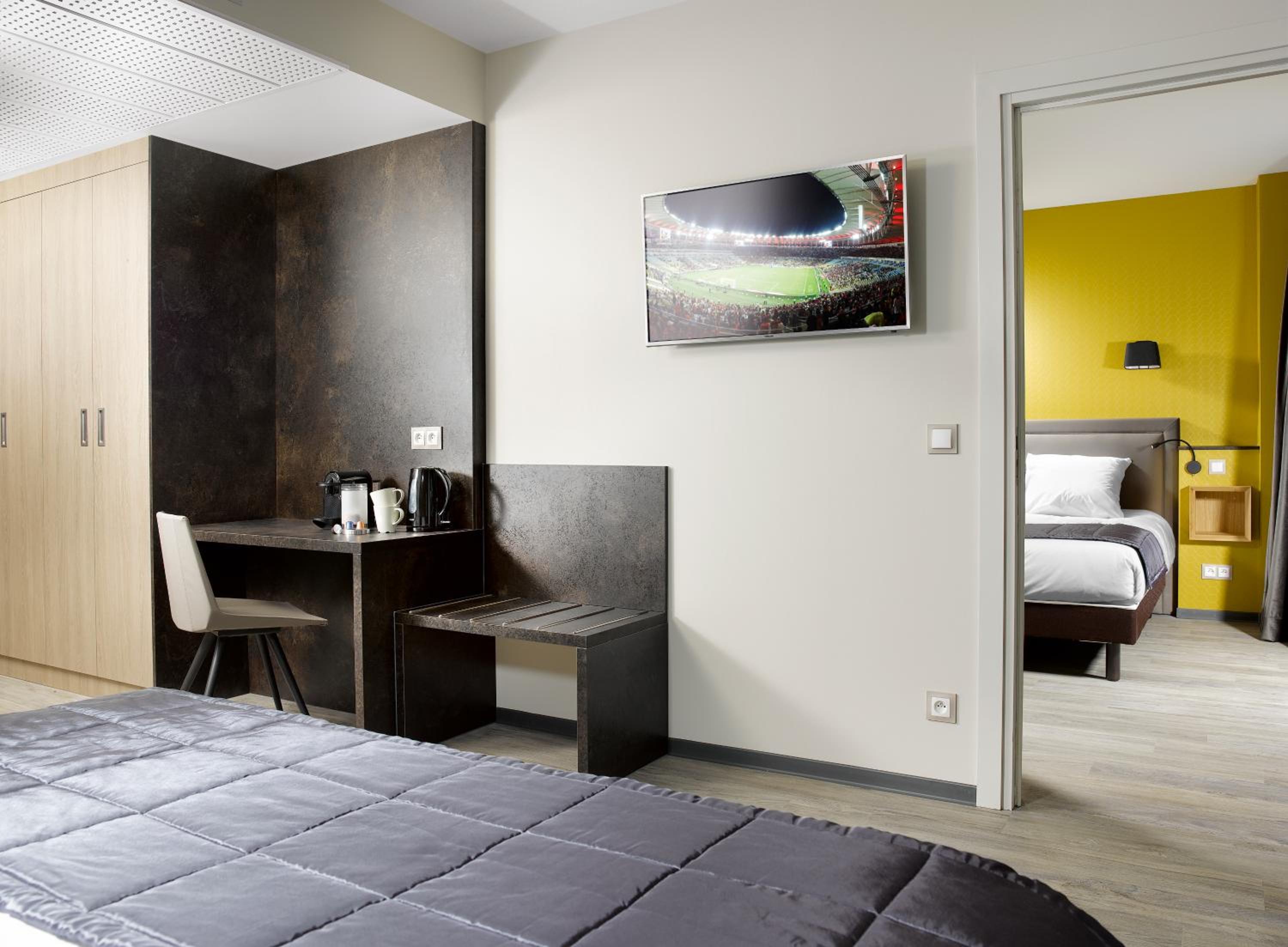 One-Bedroom Apartment - Photo 2