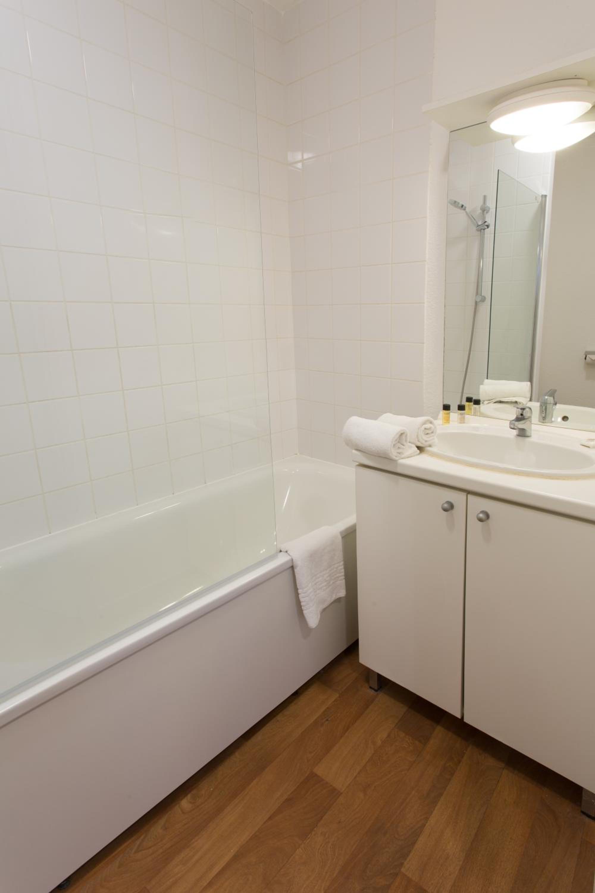 Studio (2 Adults) - Photo 2