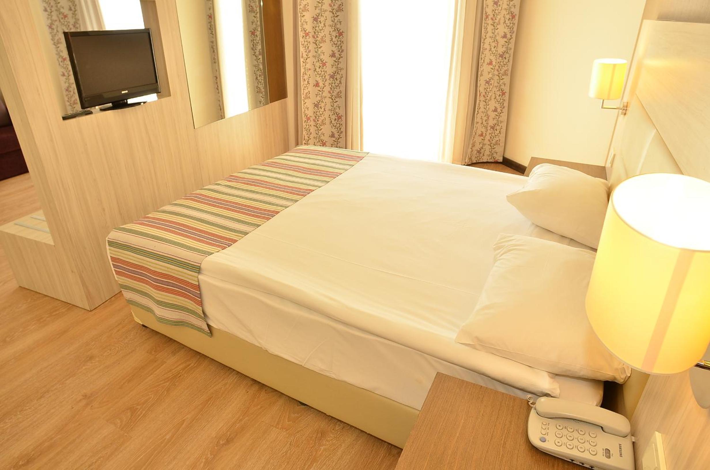 Double or Twin Room with Land View