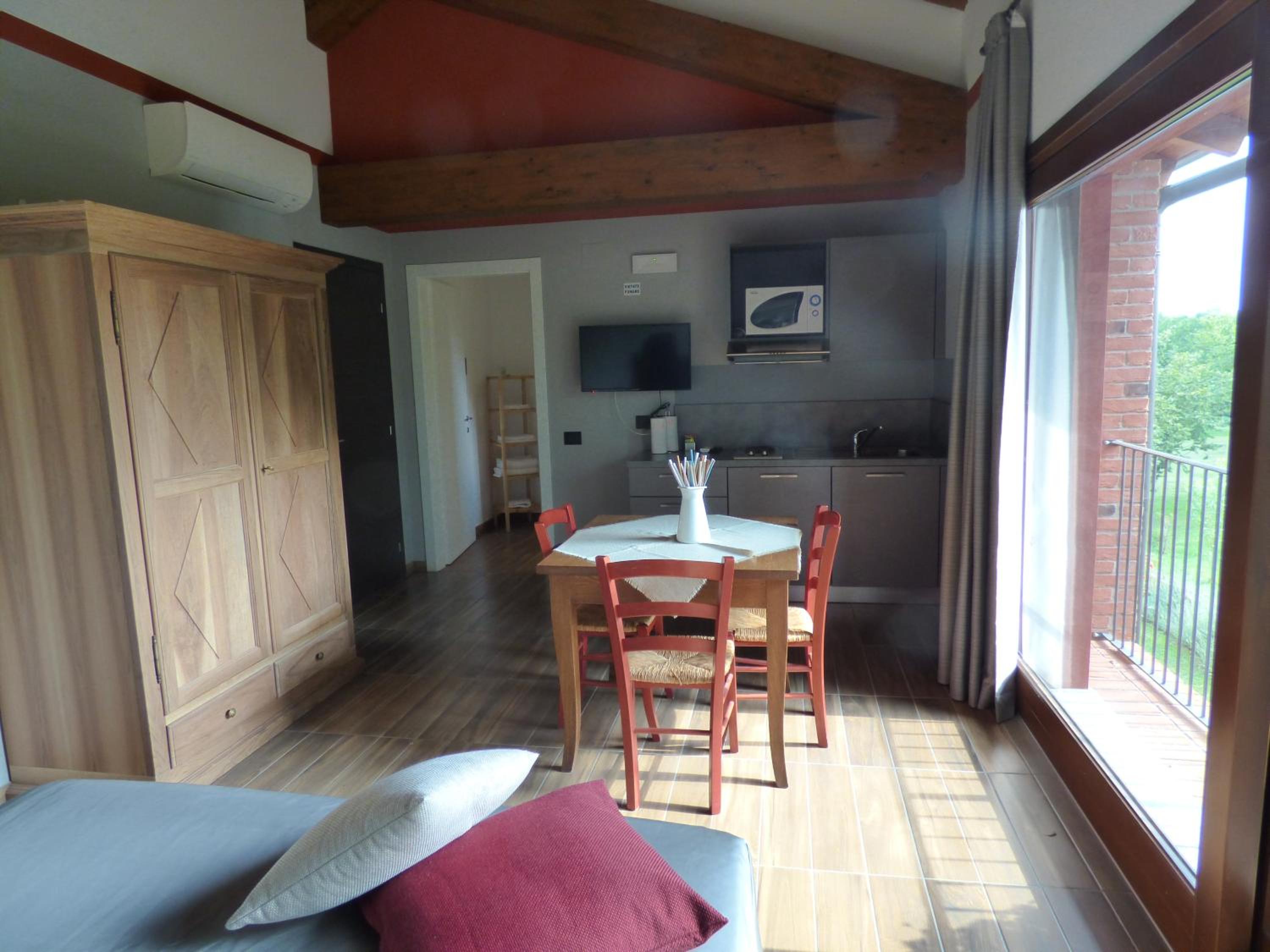 Studio with Balcony (2 Adults) photo 3