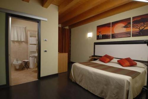 Double or Twin Room photo 1