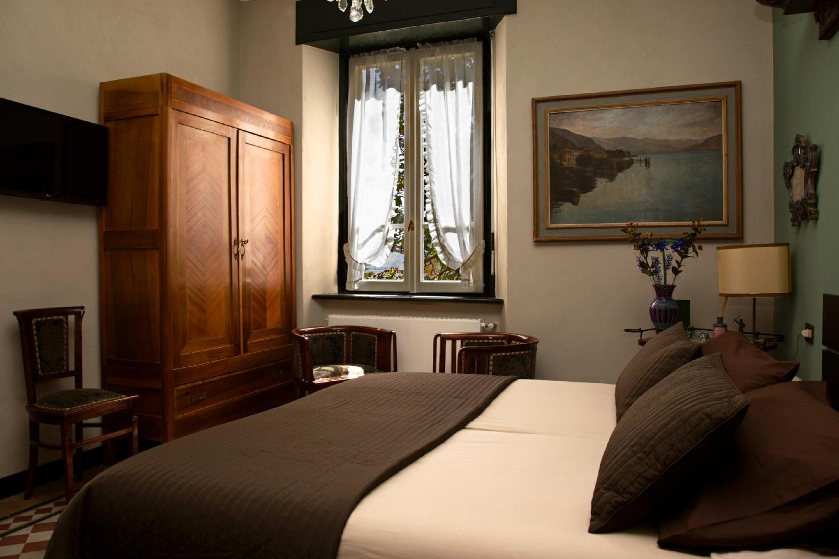 Double or Twin Room with Lake View