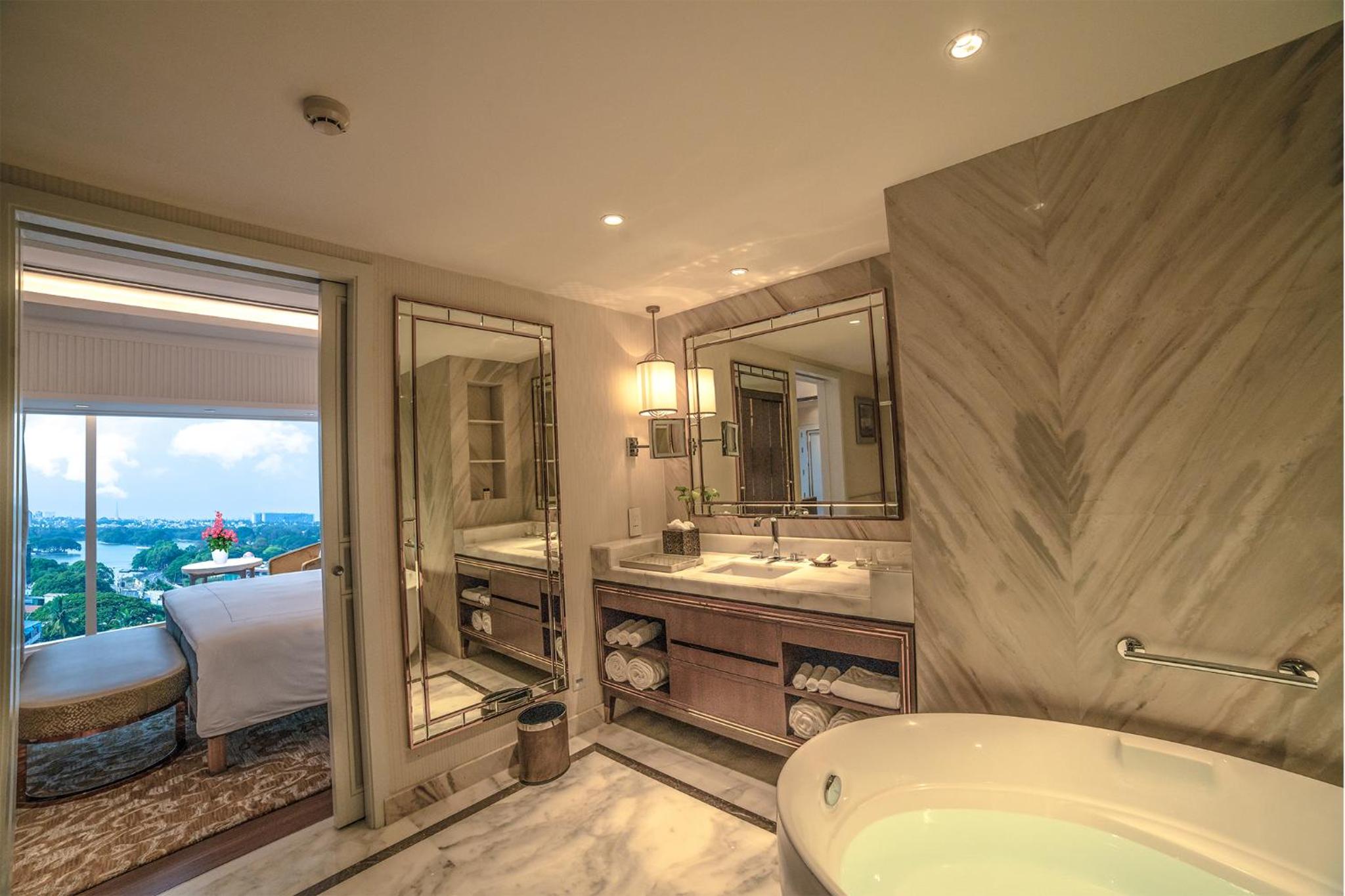Deluxe Suite - Photo 2