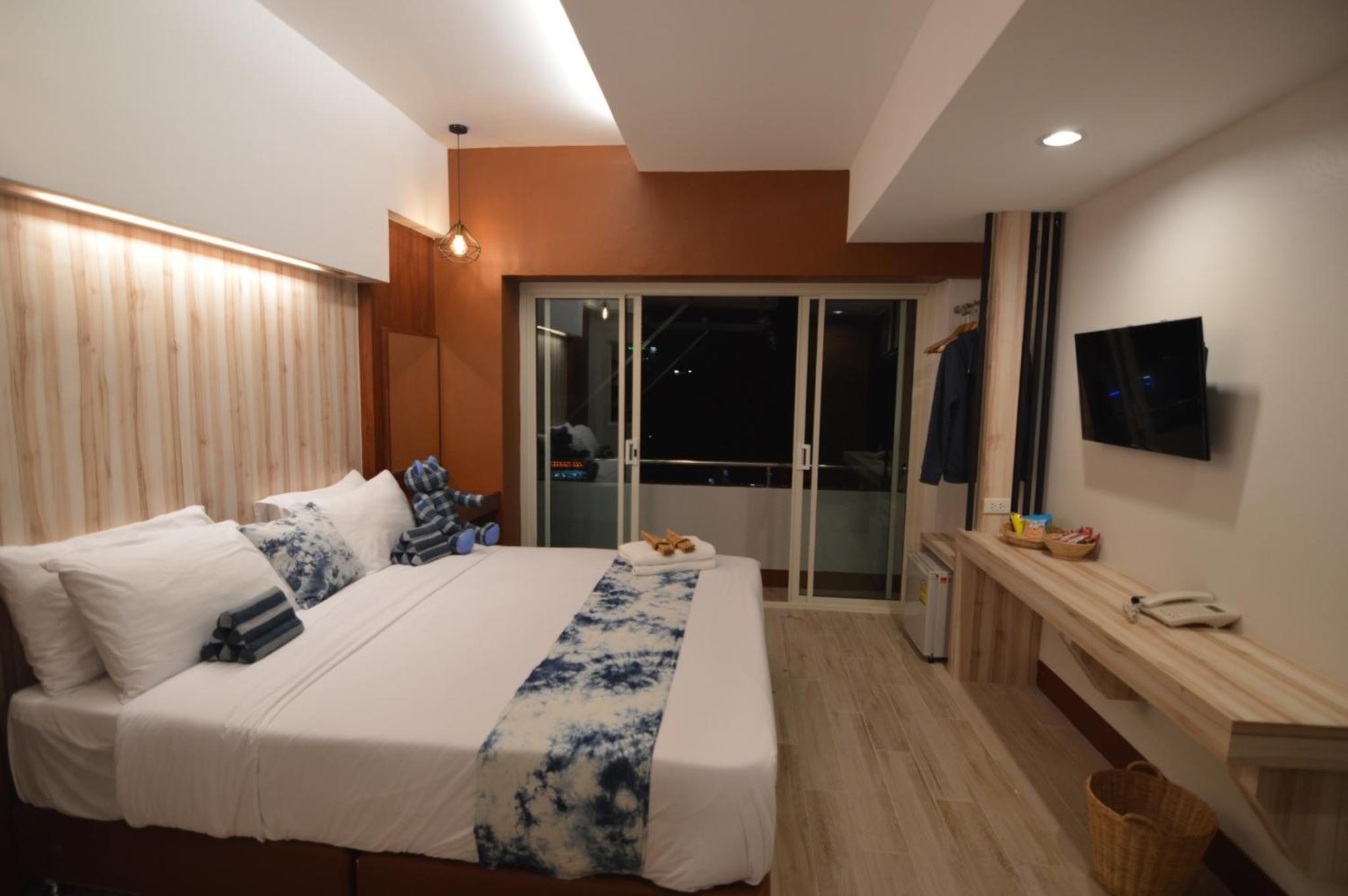 Deluxe Double Room with Balcony photo 2