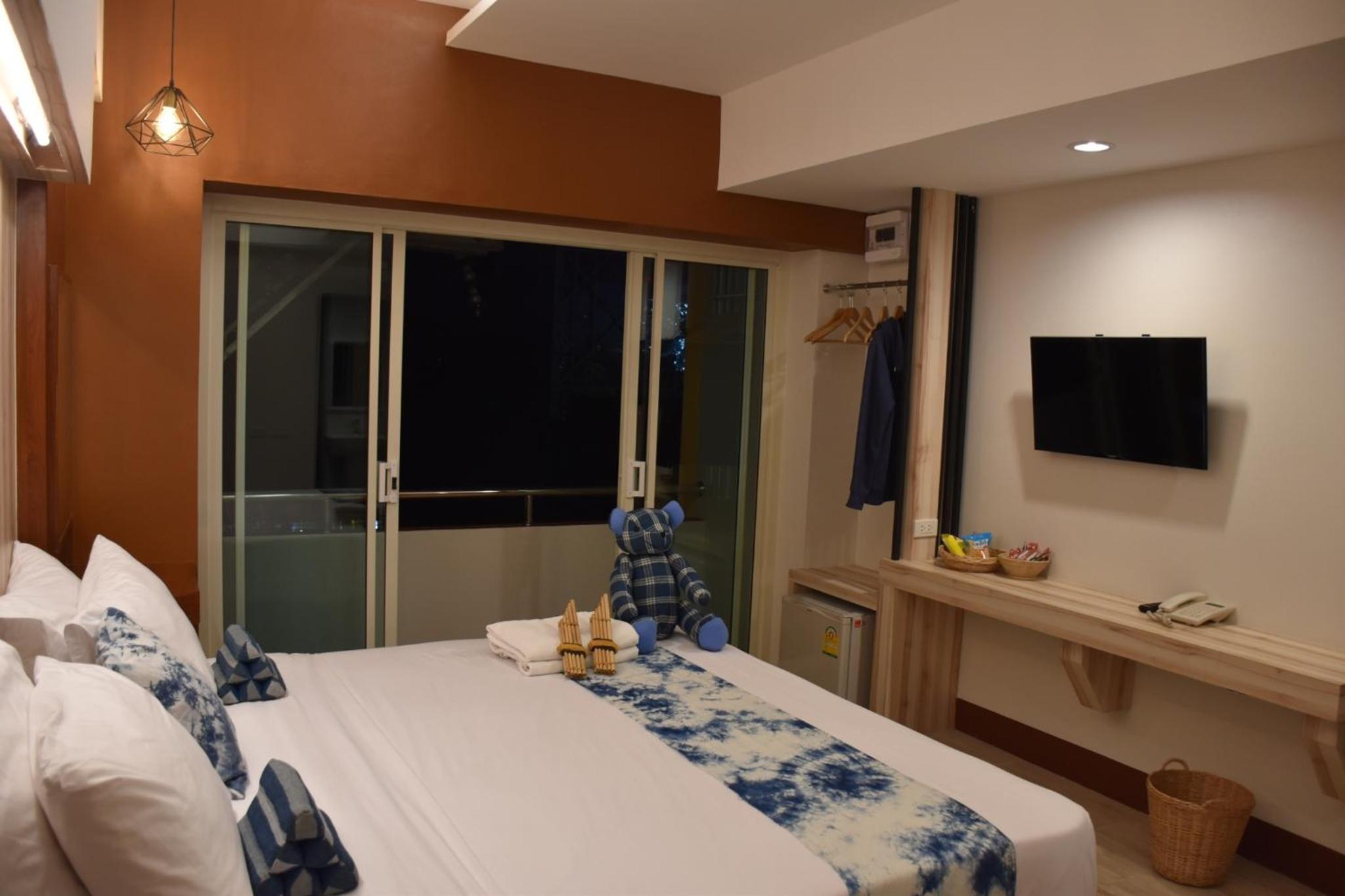 Deluxe Double Room with Balcony photo 3