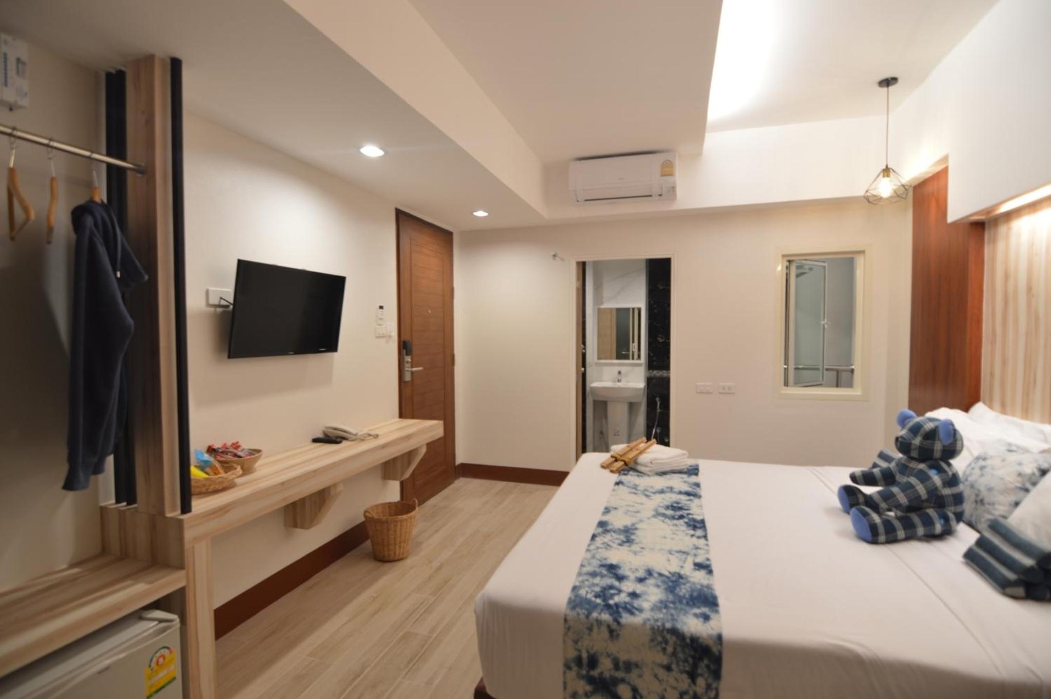 Deluxe Double Room - Photo 9