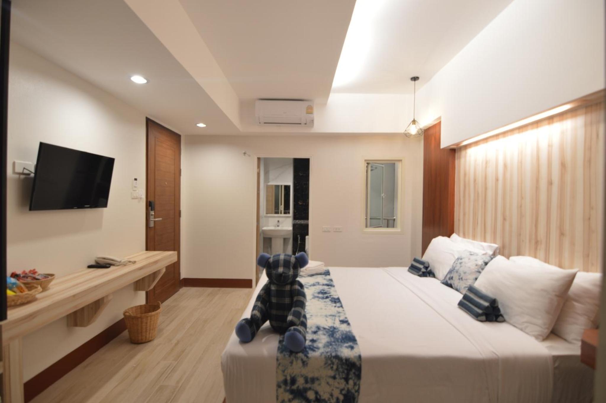 Deluxe Double Room - Photo 8