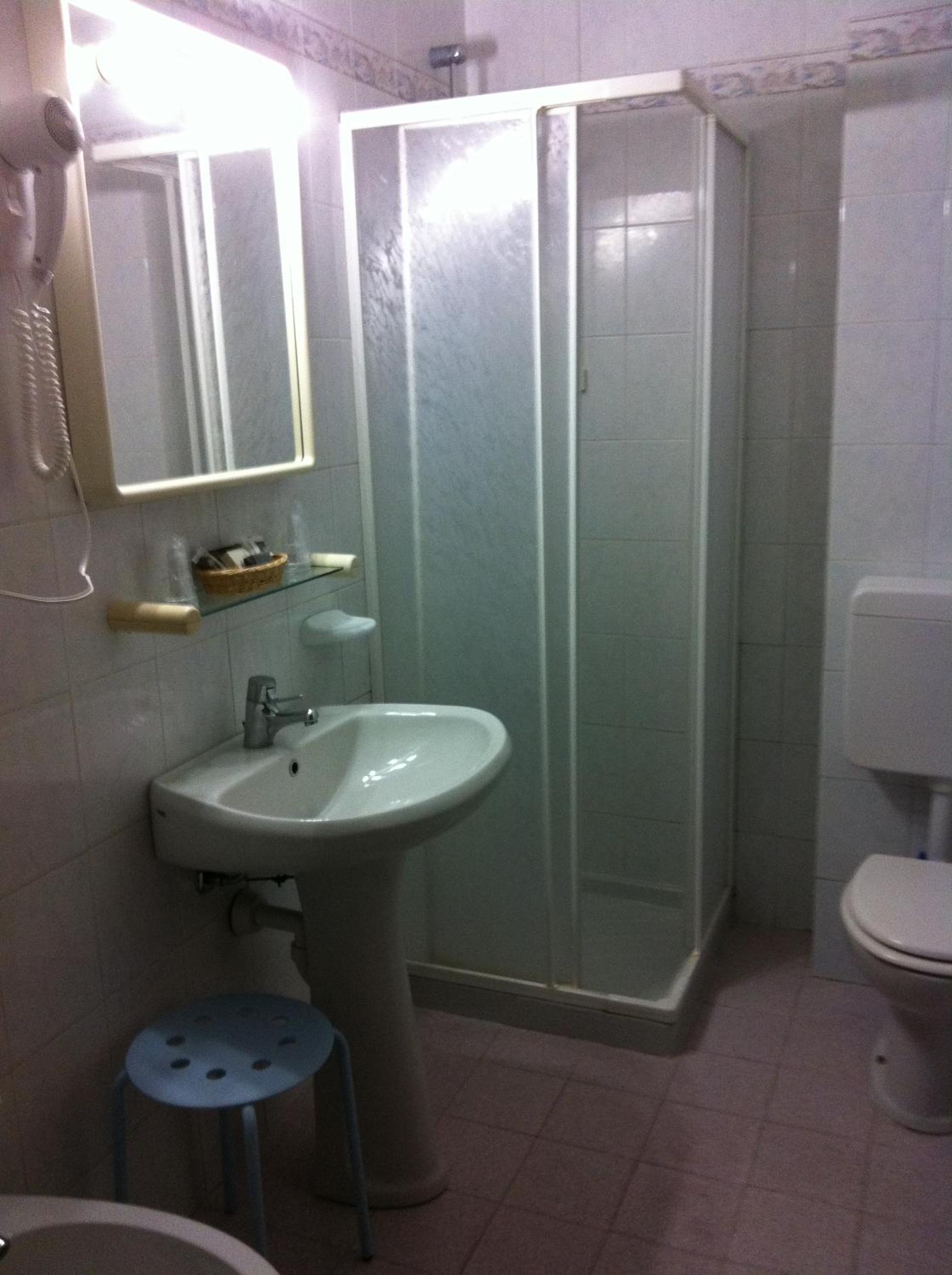 Quadruple Room with Air Conditioning - Photo 7