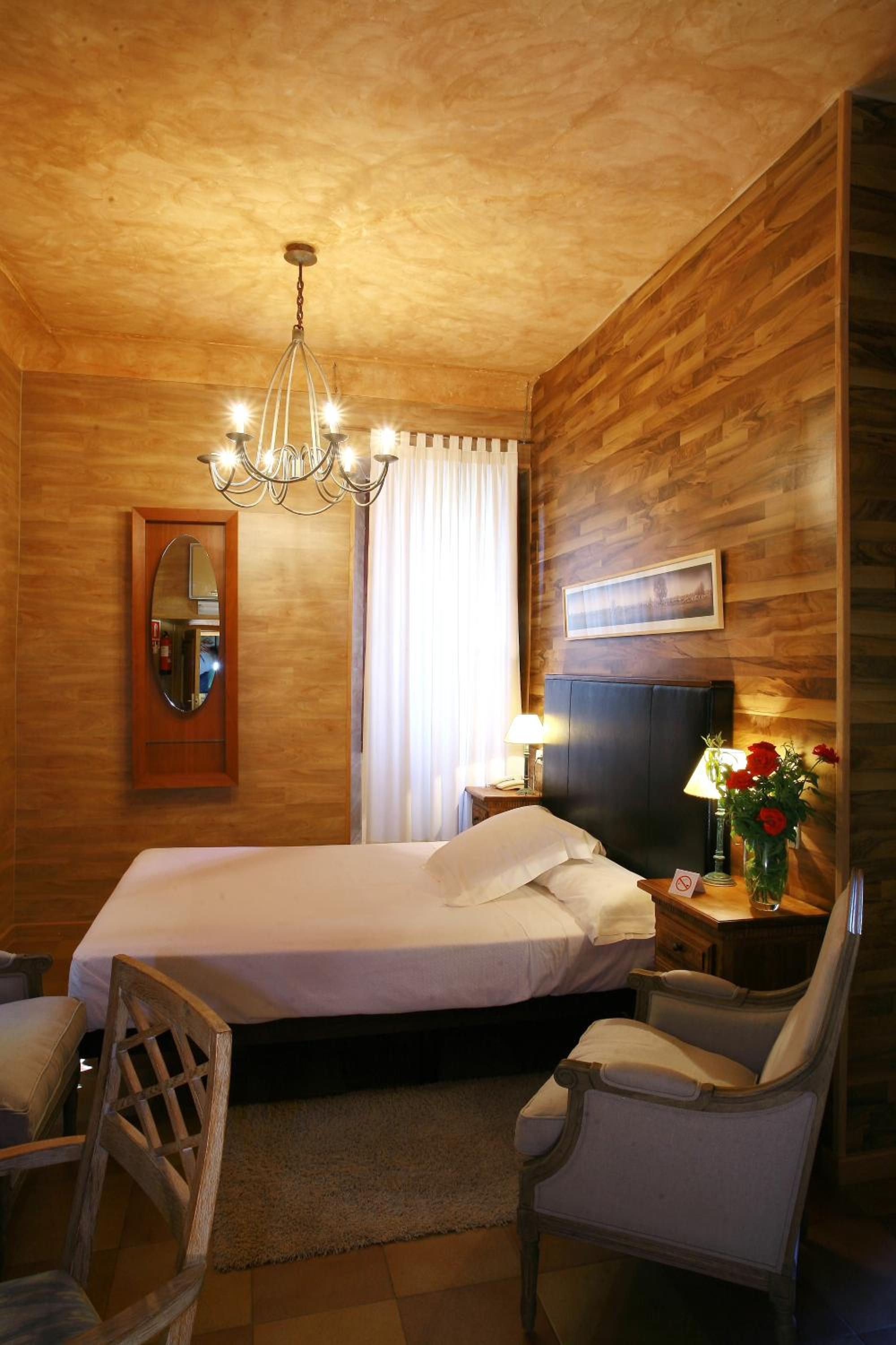 Double Room with Spa Bath photo 2