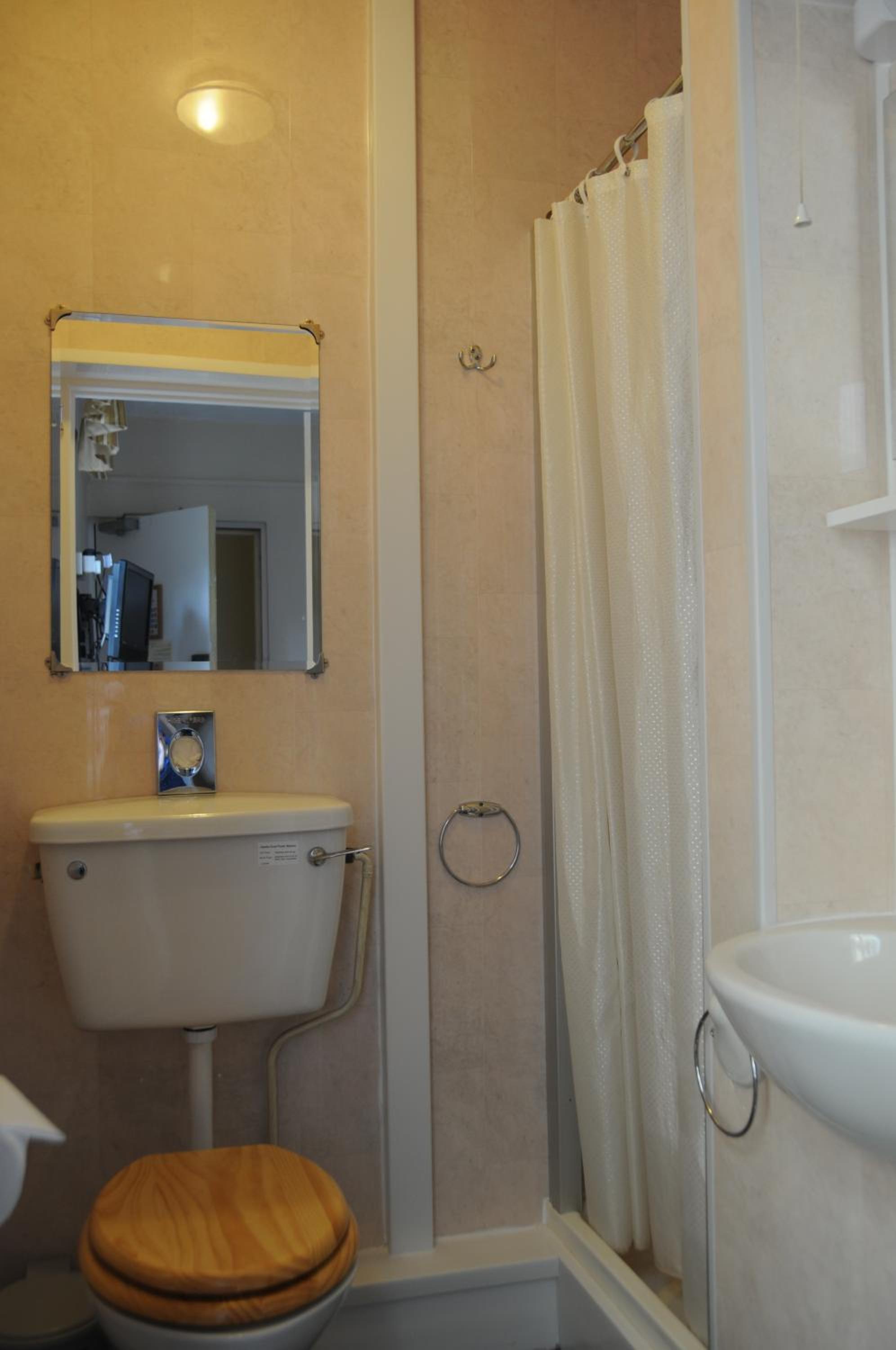 Budget Double Room photo 2