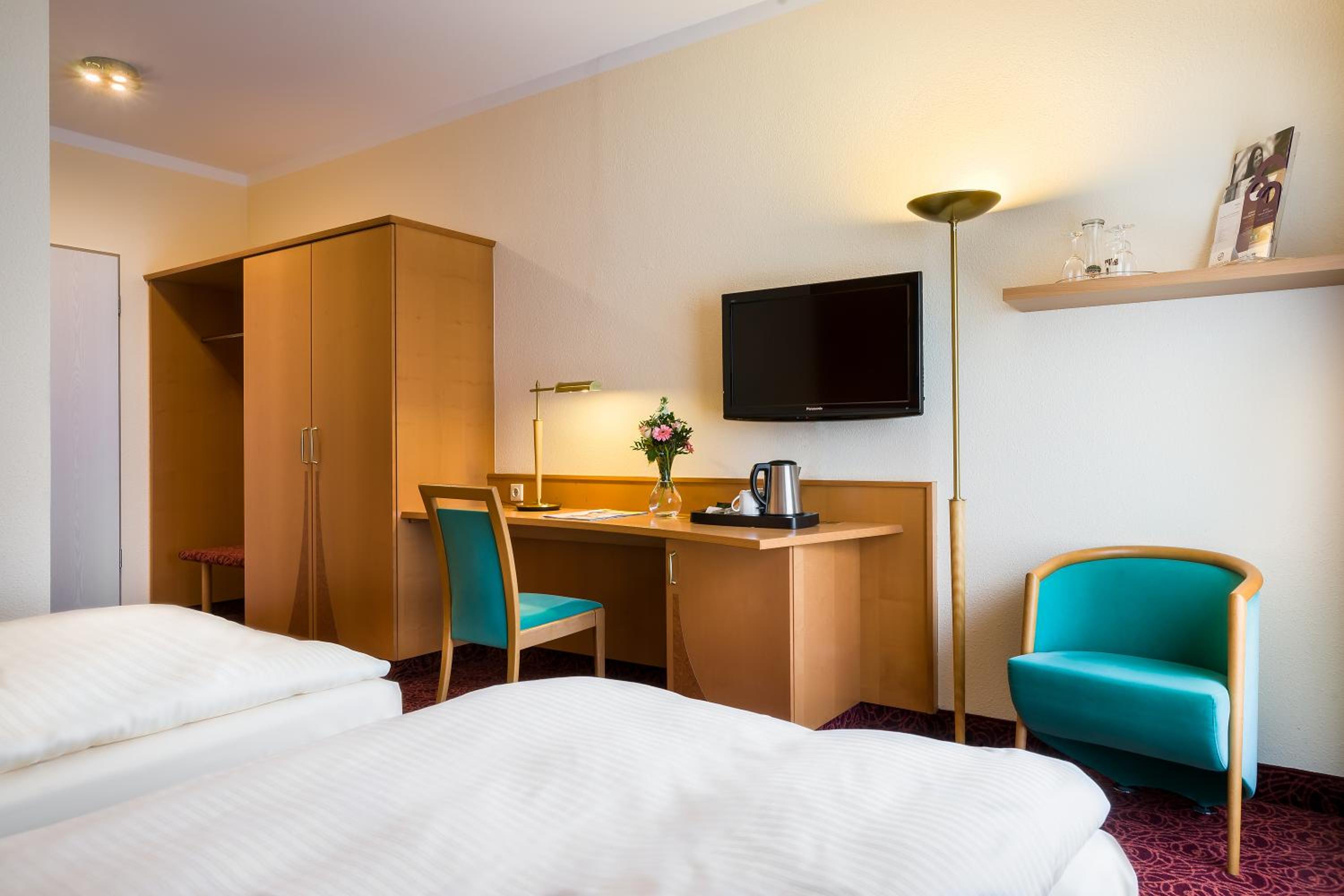 Standard Twin Room - Photo 6