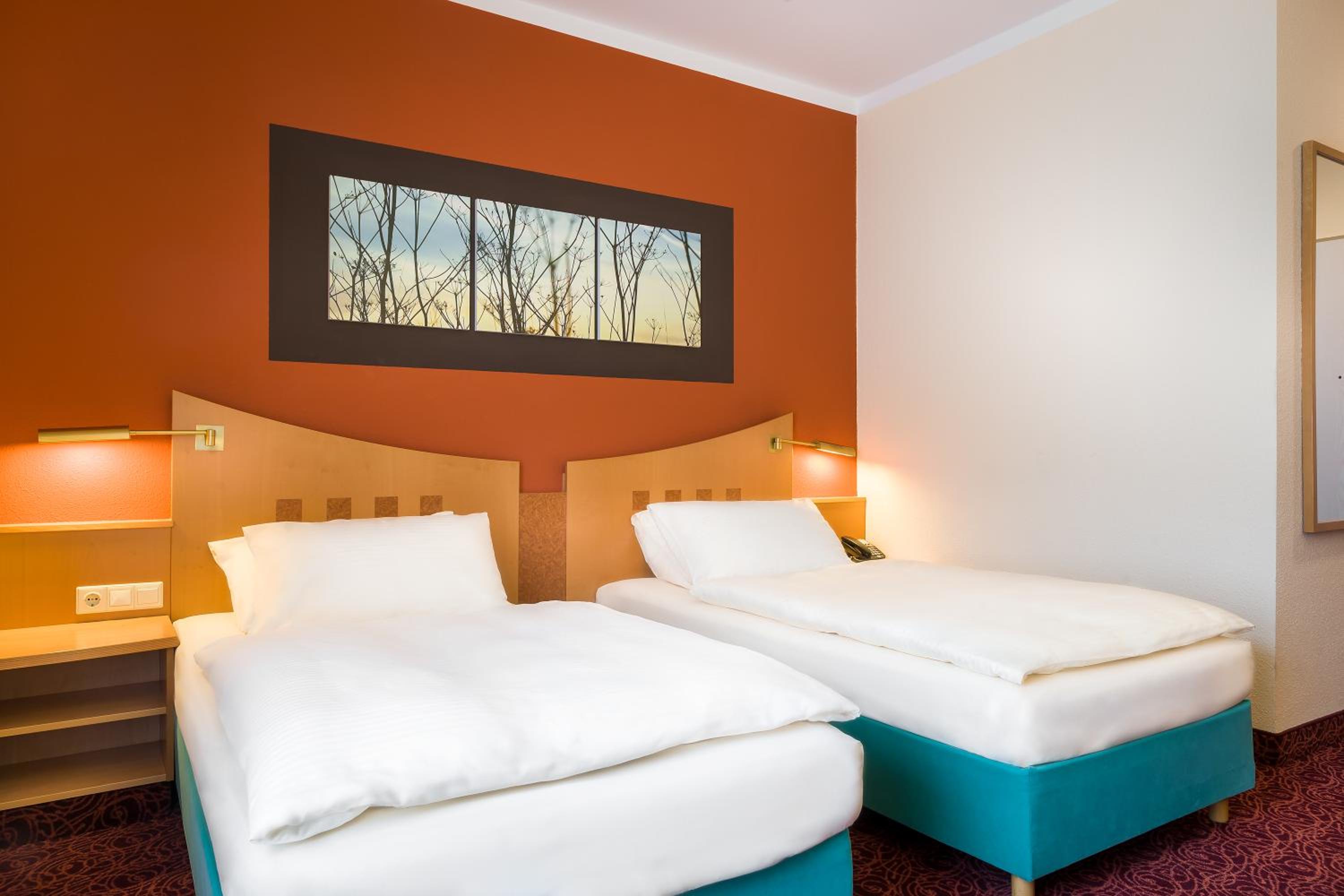 Standard Twin Room - Photo 1
