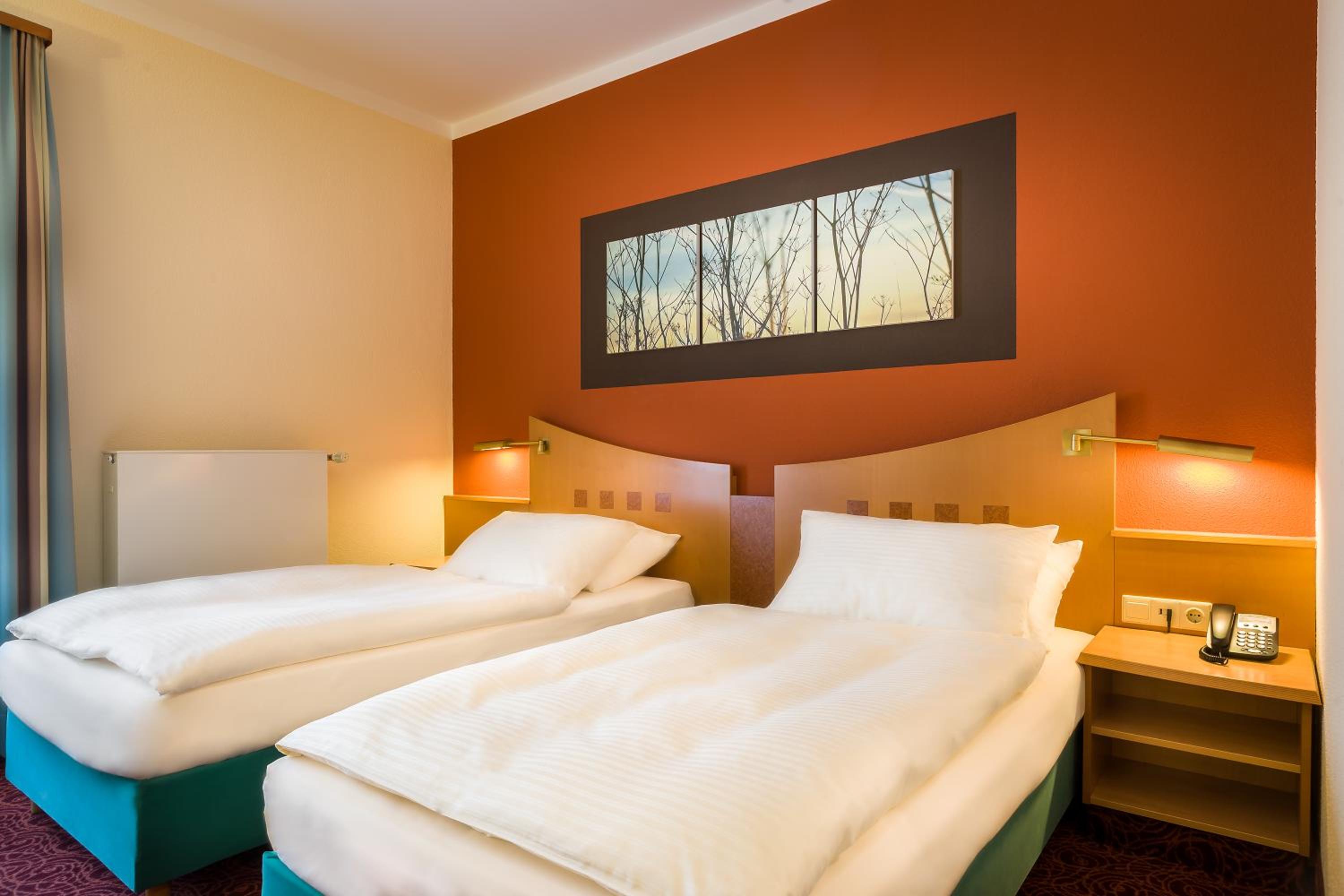 Standard Twin Room - Photo 7