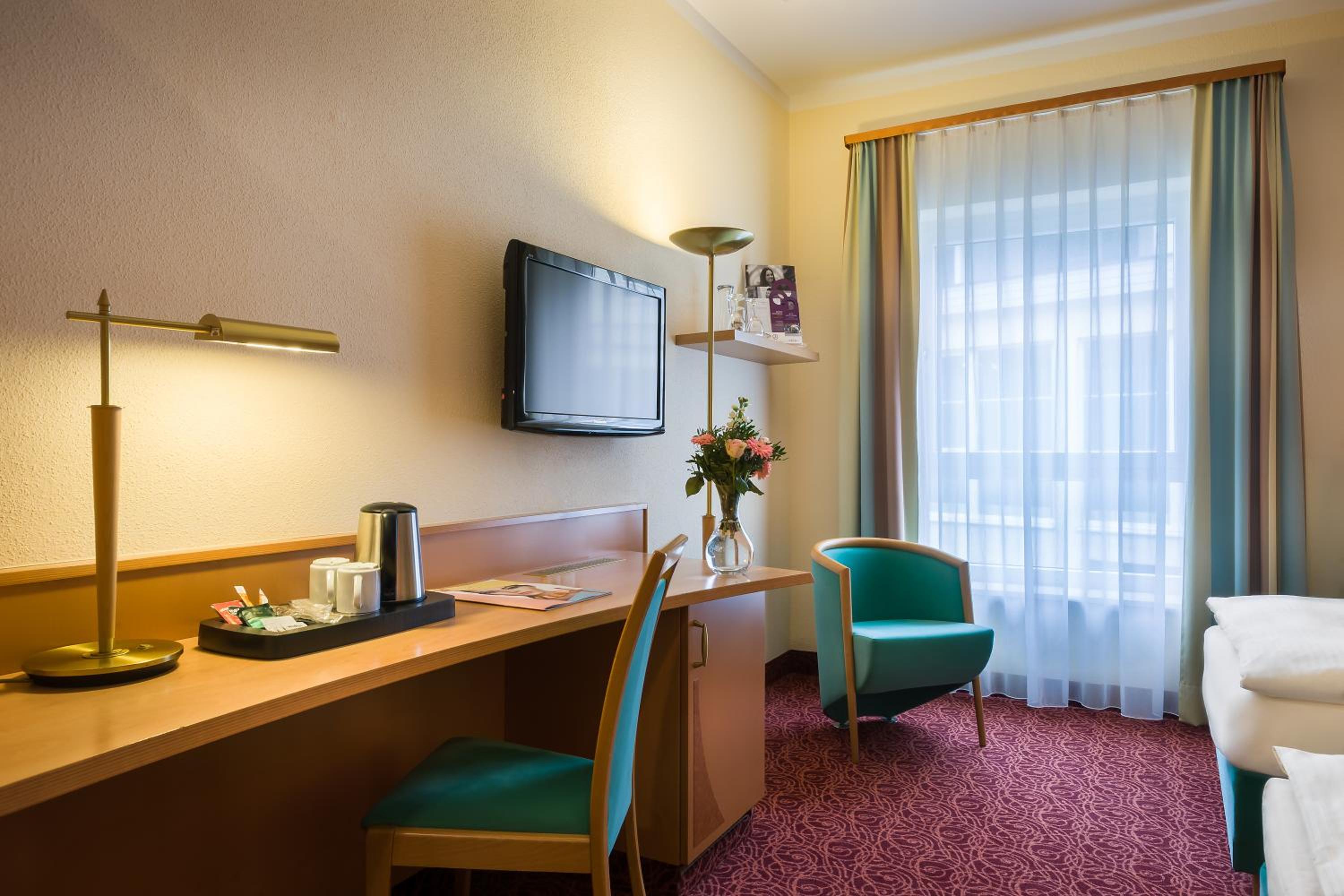 Standard Twin Room - Photo 5