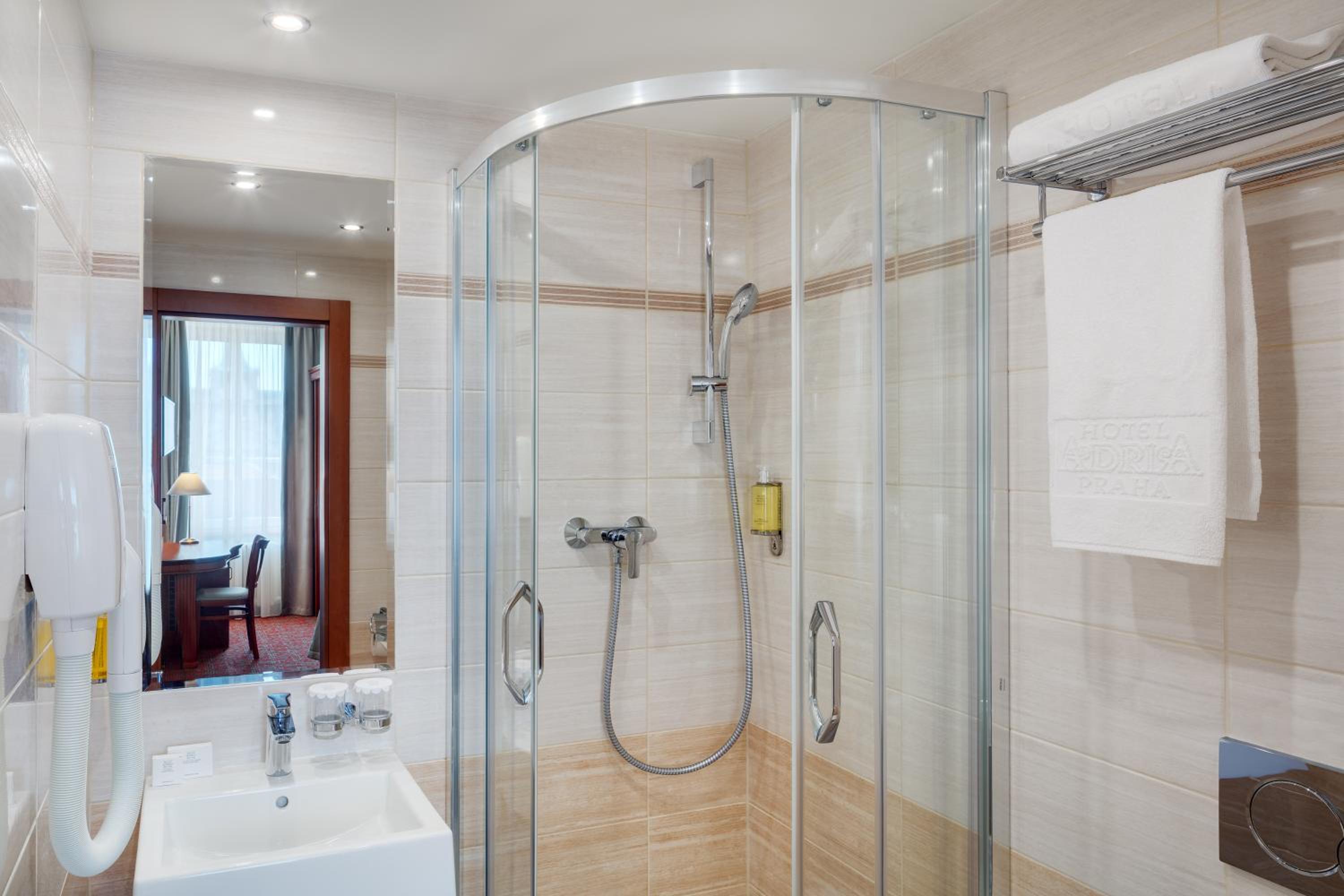 Double or Twin Room - Photo 6