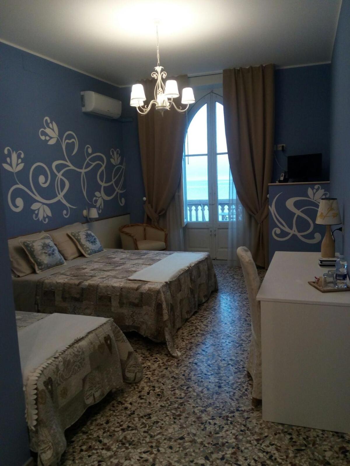 Triple Room with Sea View
