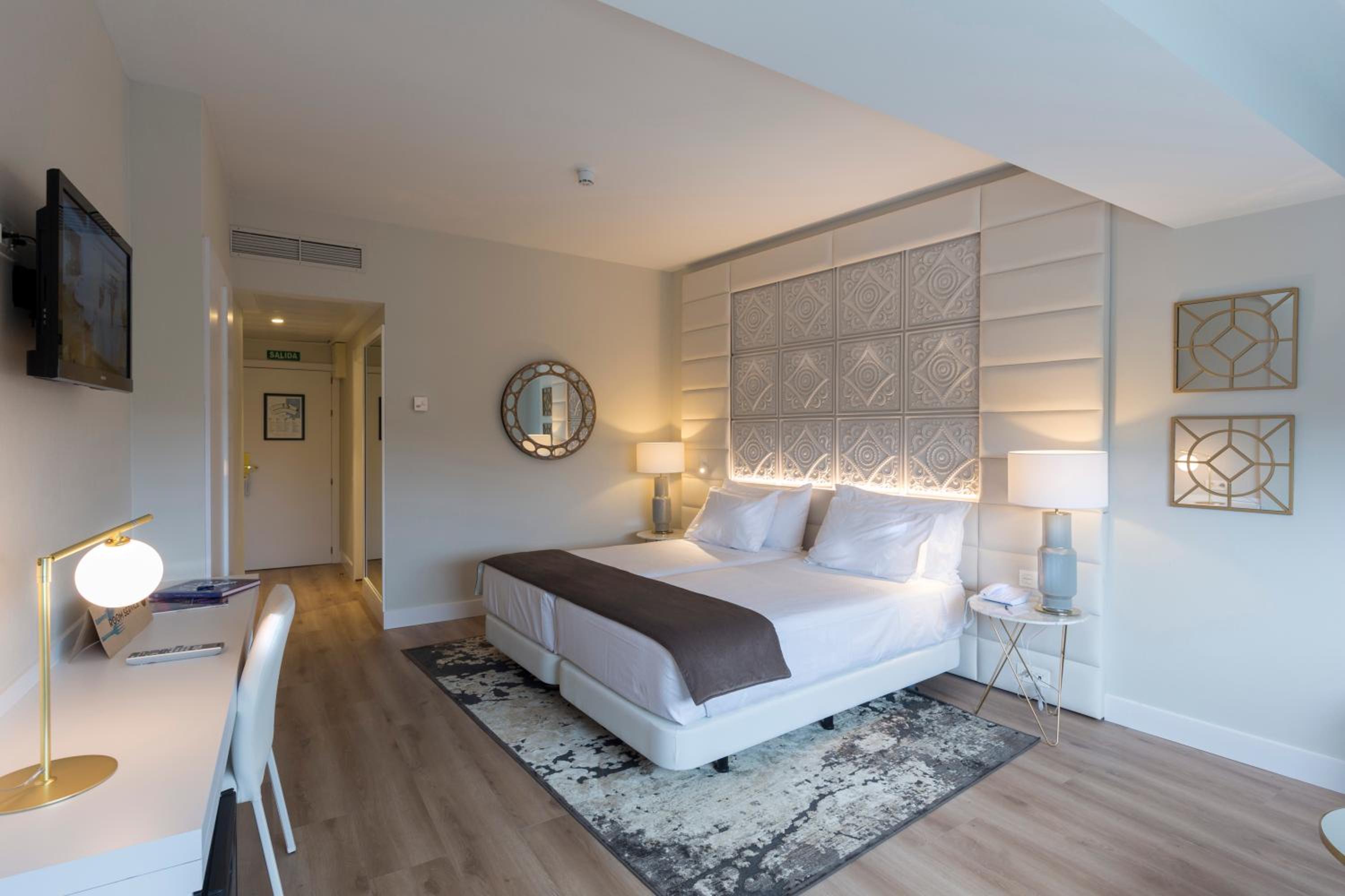 Standard Double or Twin Room - Photo 3
