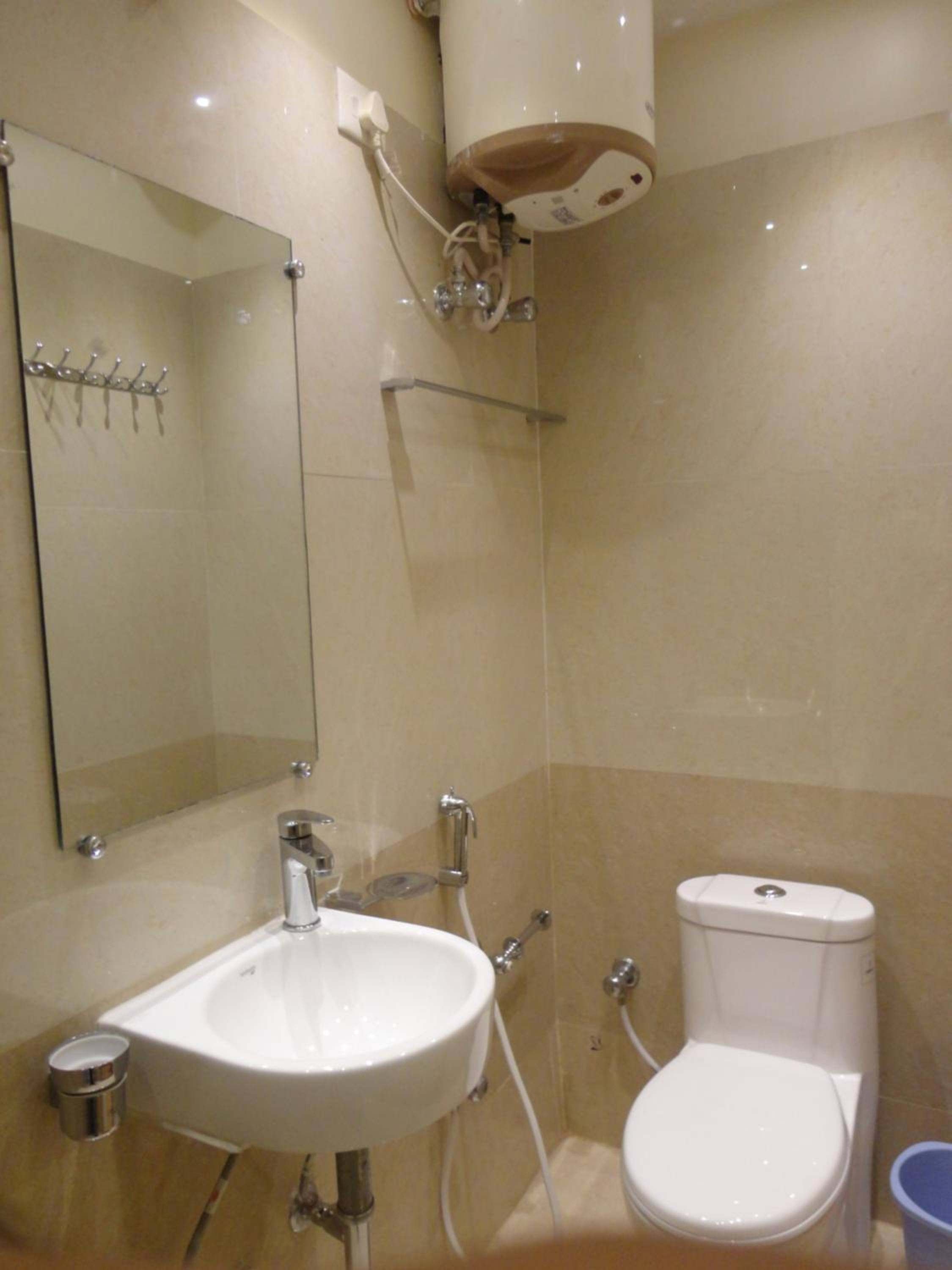 Deluxe Triple Bed Room City View - Photo 22