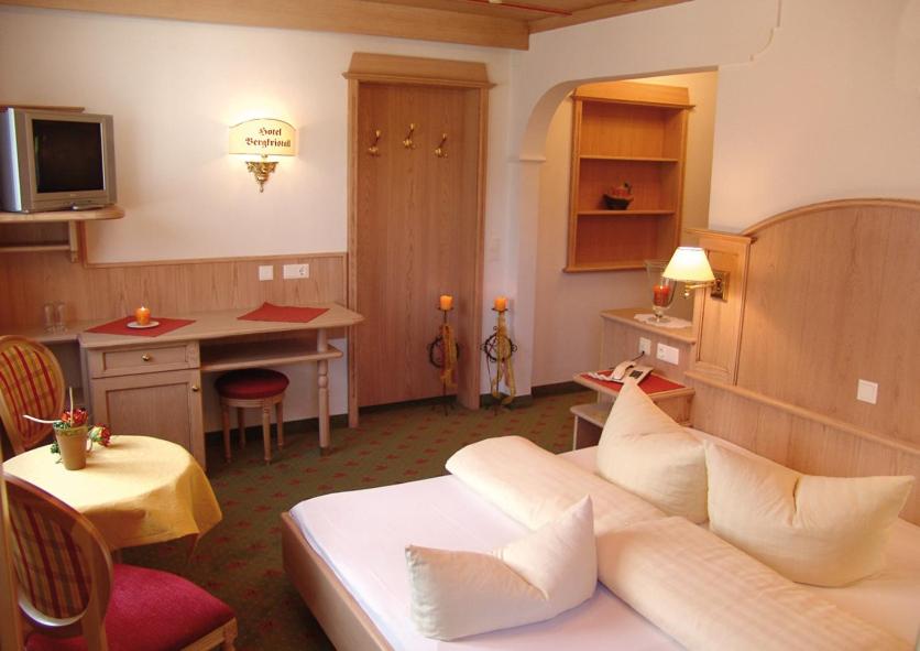Standard Double Room - Photo 3